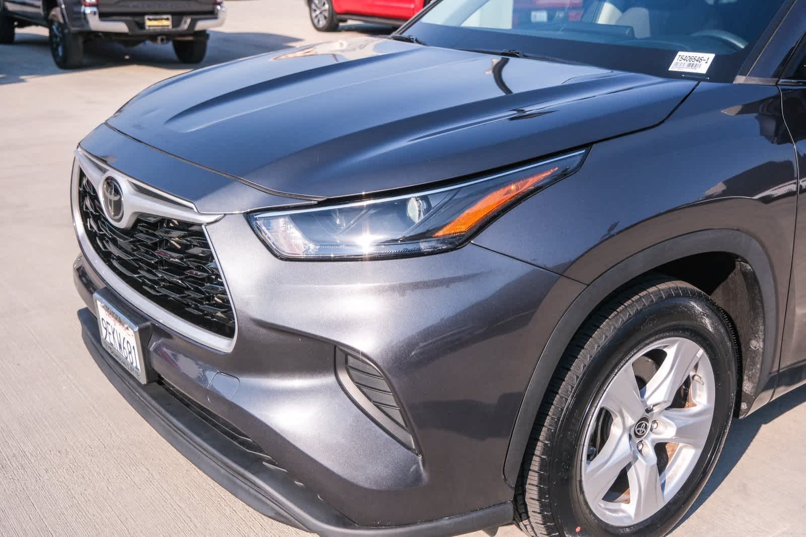 Thumbnail: 2023 Toyota Highlander - 12