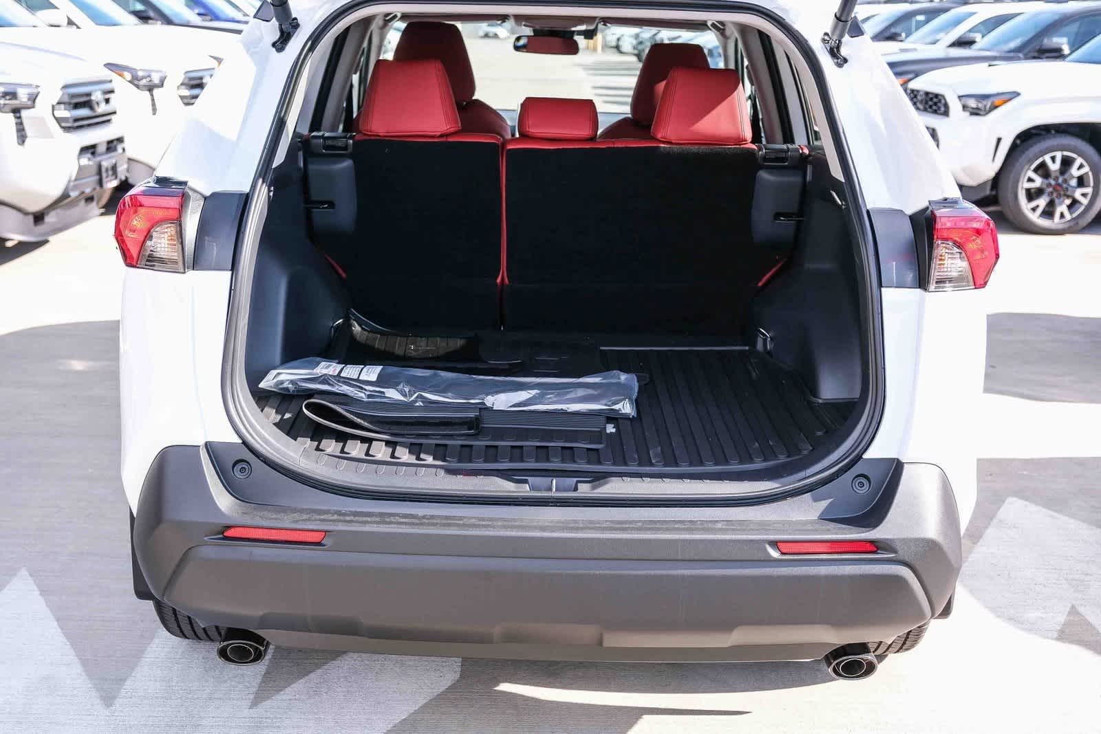 Thumbnail: 2025 Toyota RAV4 - 27