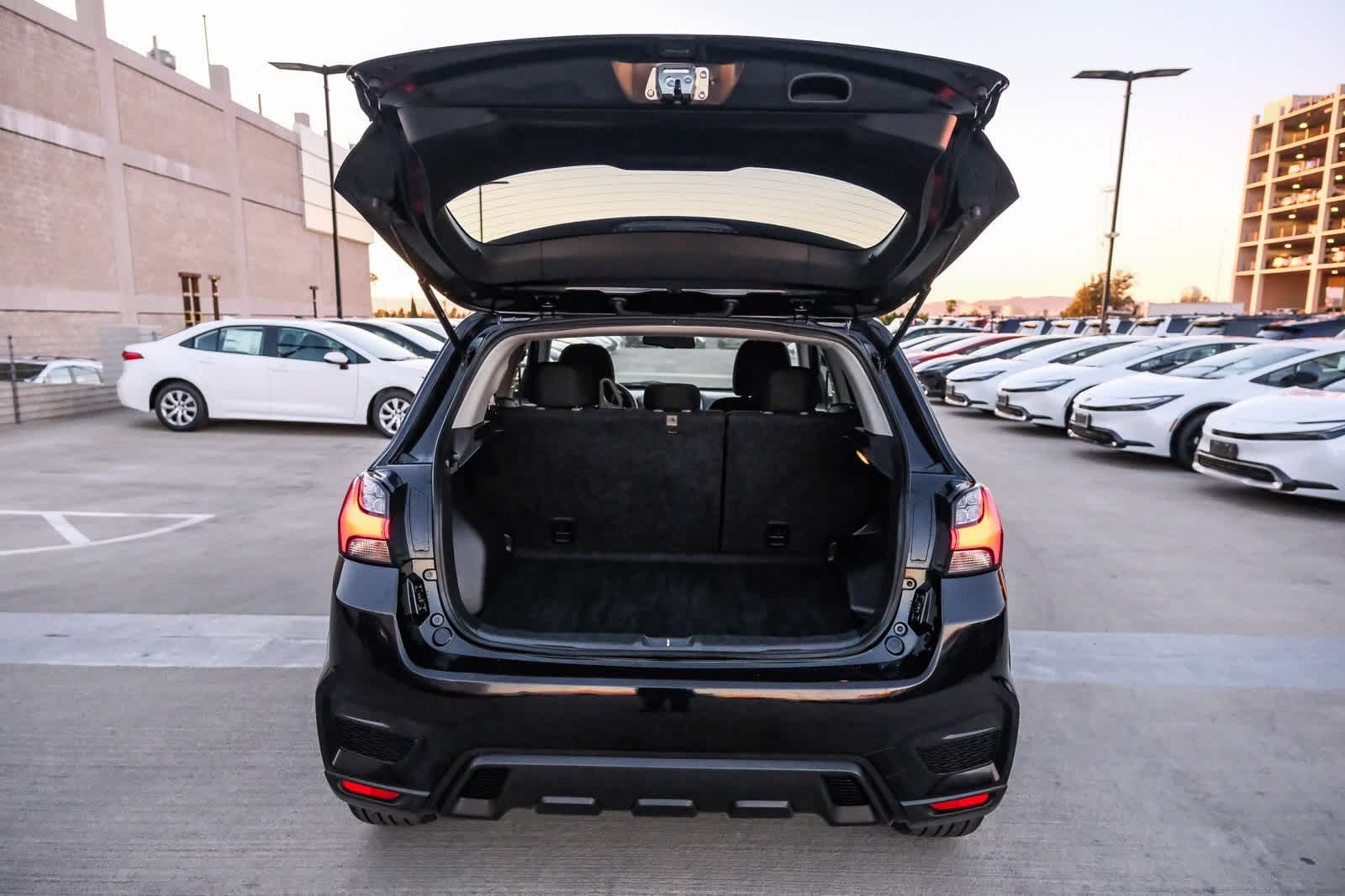 Thumbnail: 2023 Mitsubishi Outlander Sport - 29