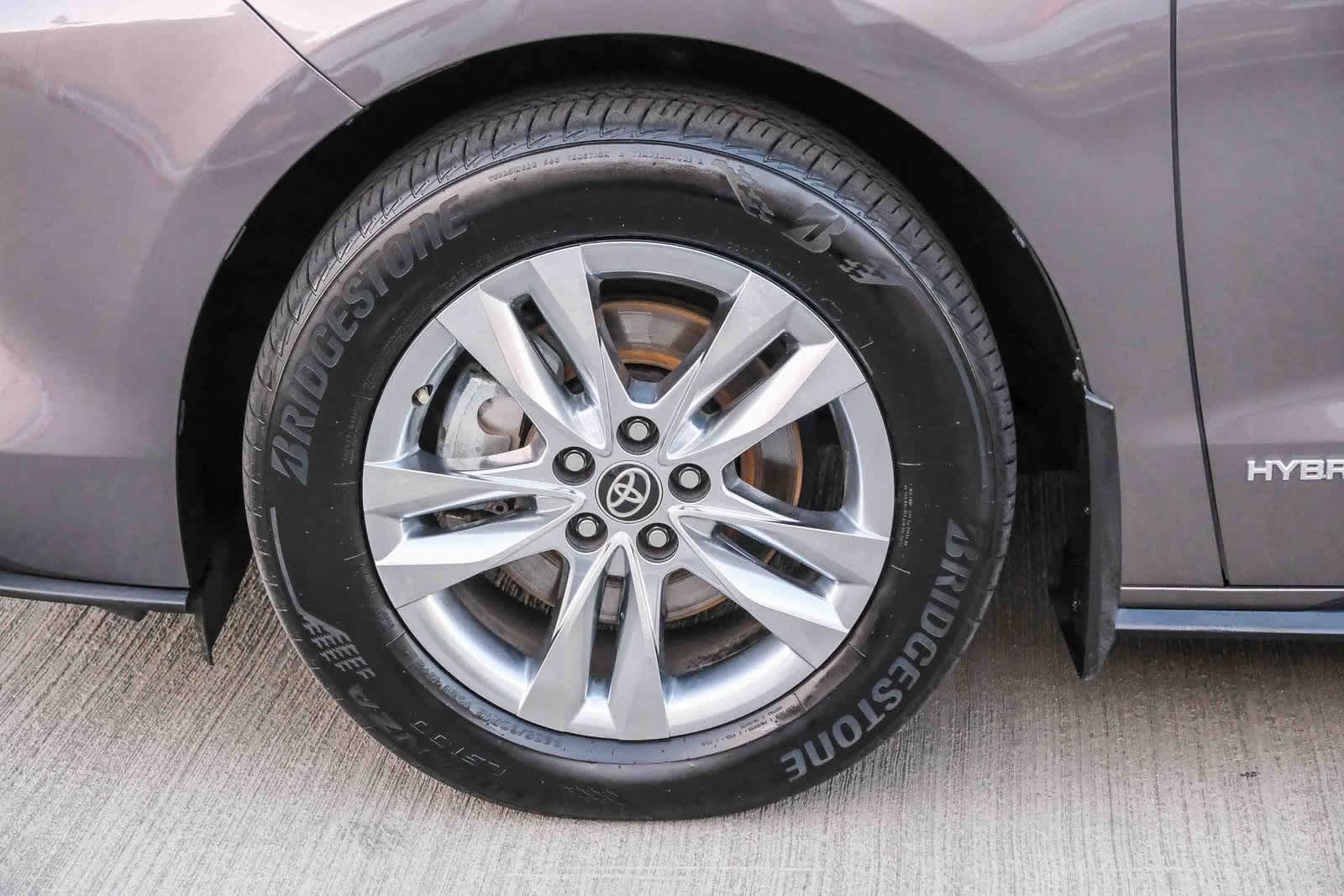 Thumbnail: 2021 Toyota Sienna - 10