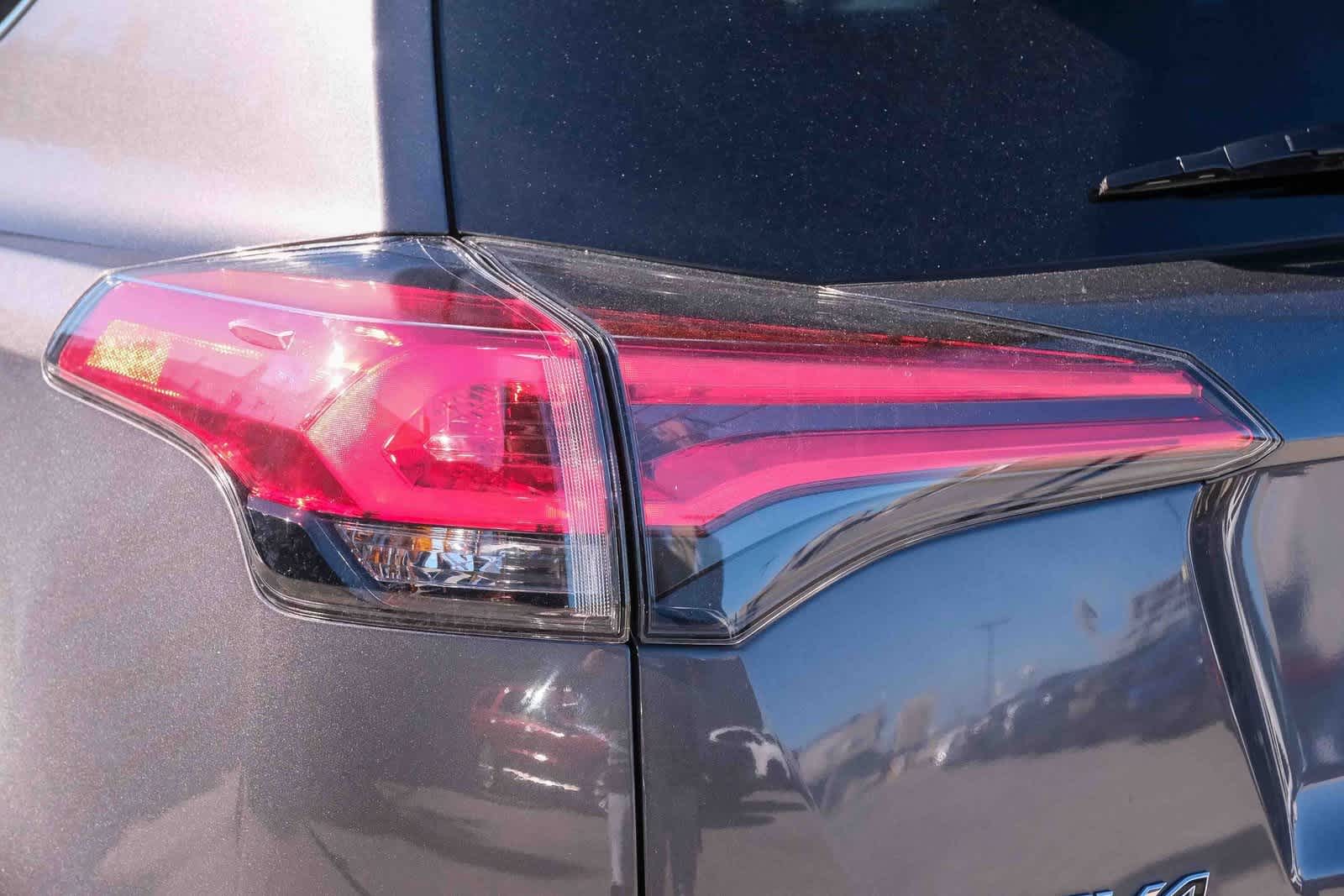 Thumbnail: 2017 Toyota RAV4 - 7