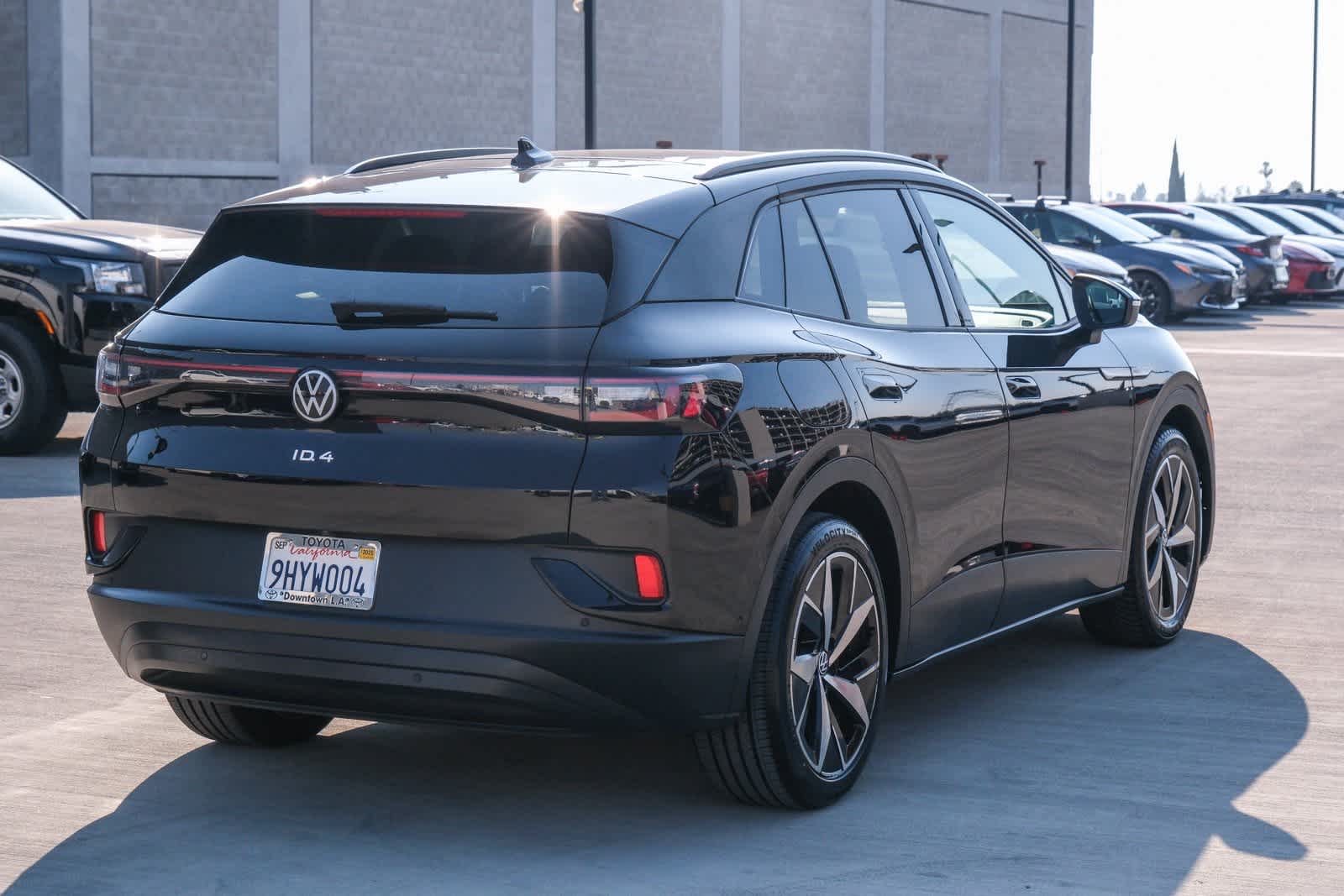 Thumbnail: 2023 Volkswagen ID.4 - 4