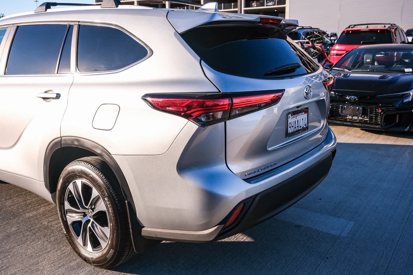 Thumbnail: 2023 Toyota Highlander - 8