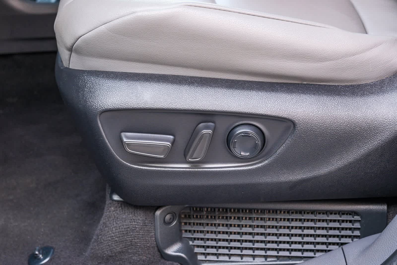 Thumbnail: 2022 Toyota Sienna - 24