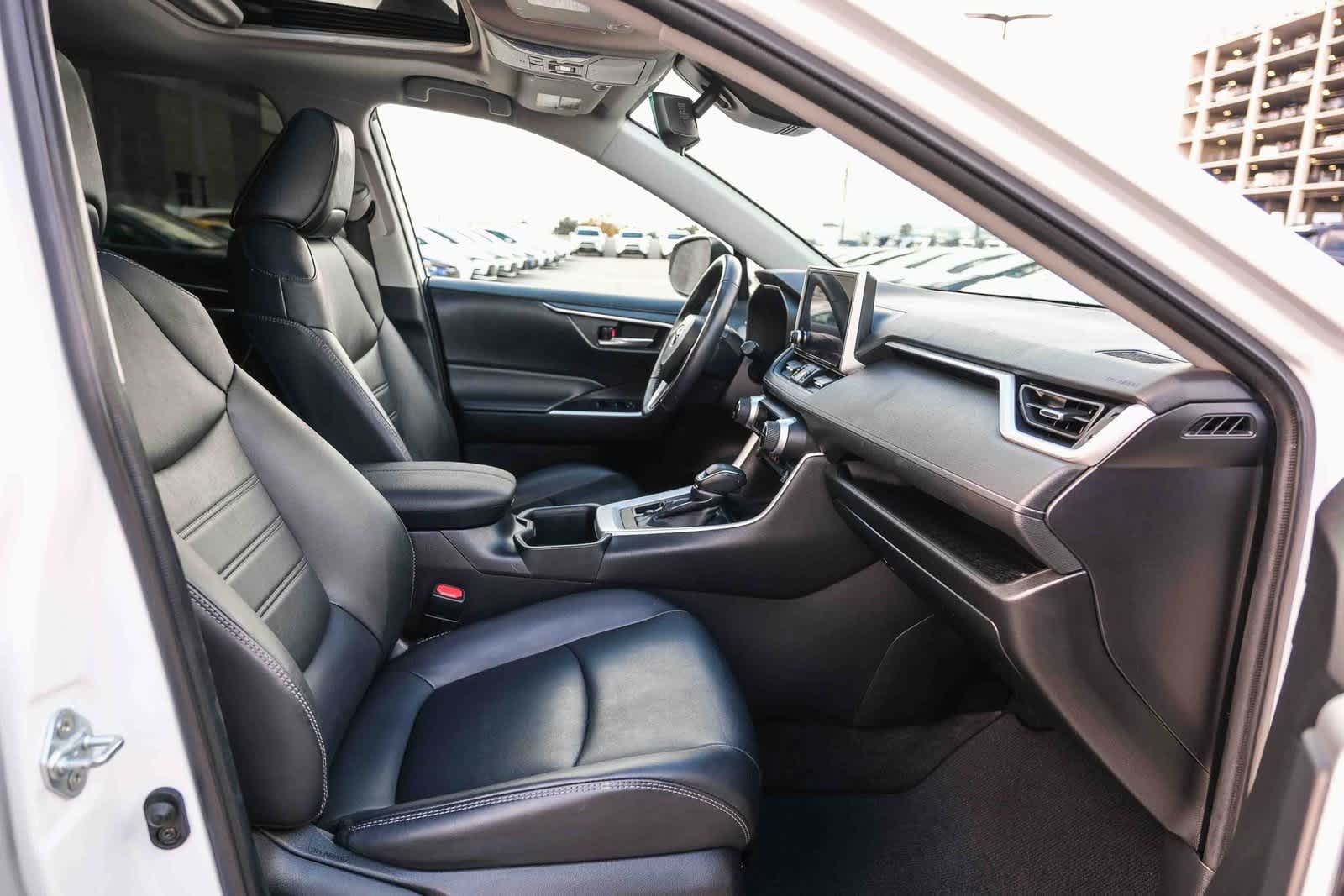 Thumbnail: 2023 Toyota RAV4 - 17