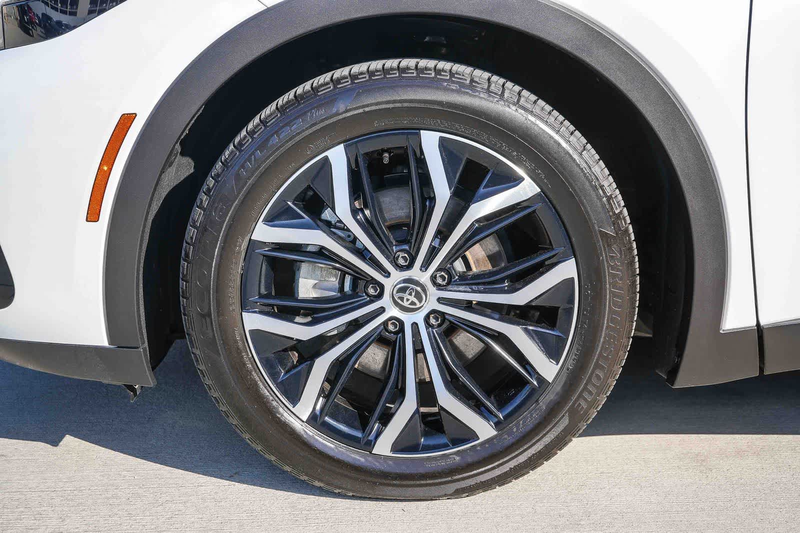 Thumbnail: 2023 Toyota Crown - 11