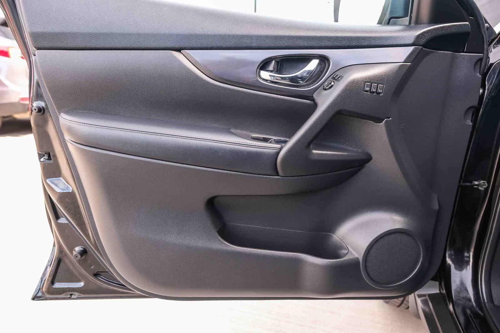 Thumbnail: 2018 Nissan Rogue - 20