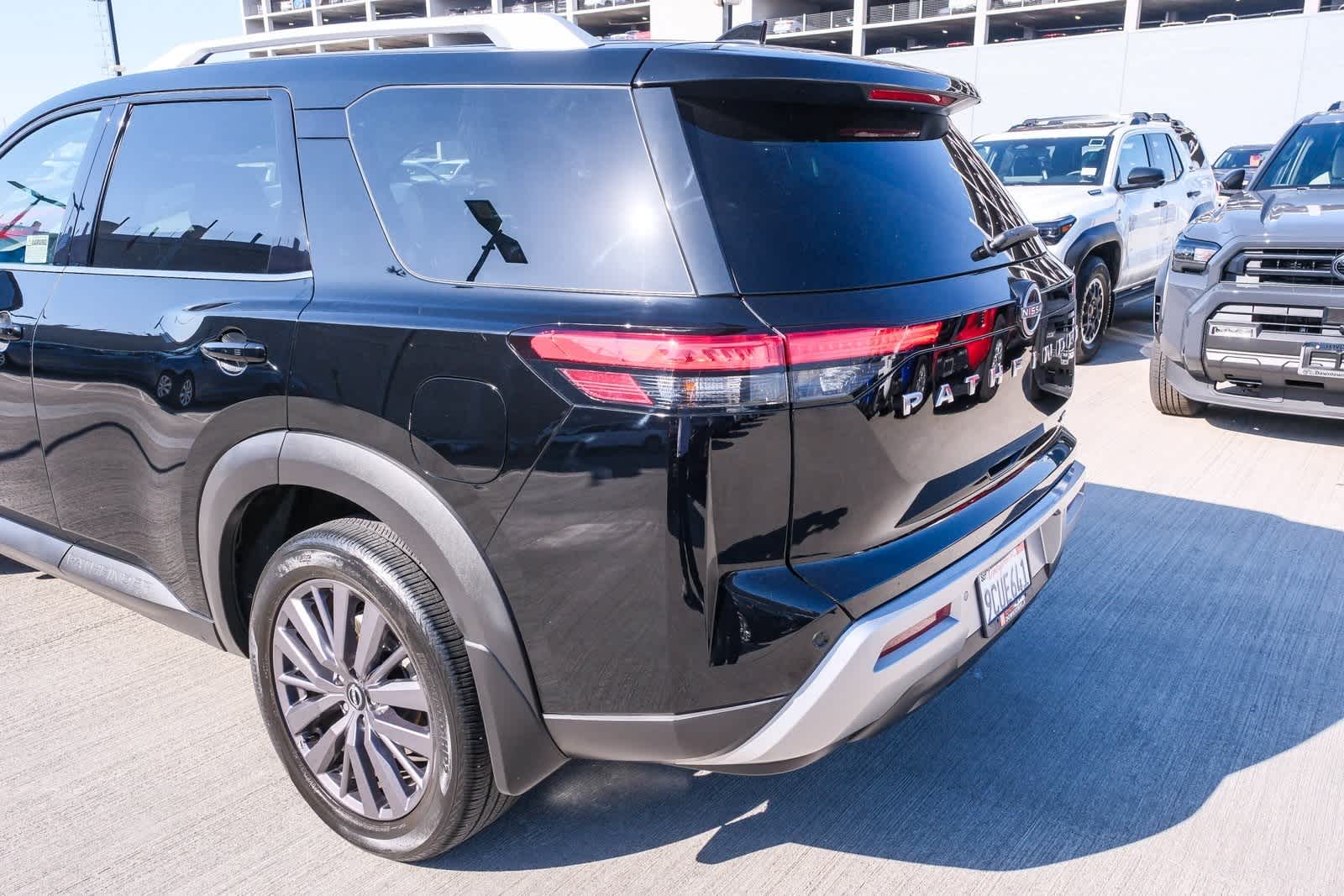 Thumbnail: 2022 Nissan Pathfinder - 8
