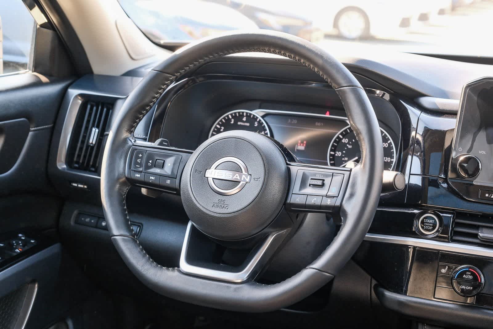 Thumbnail: 2022 Nissan Pathfinder - 16