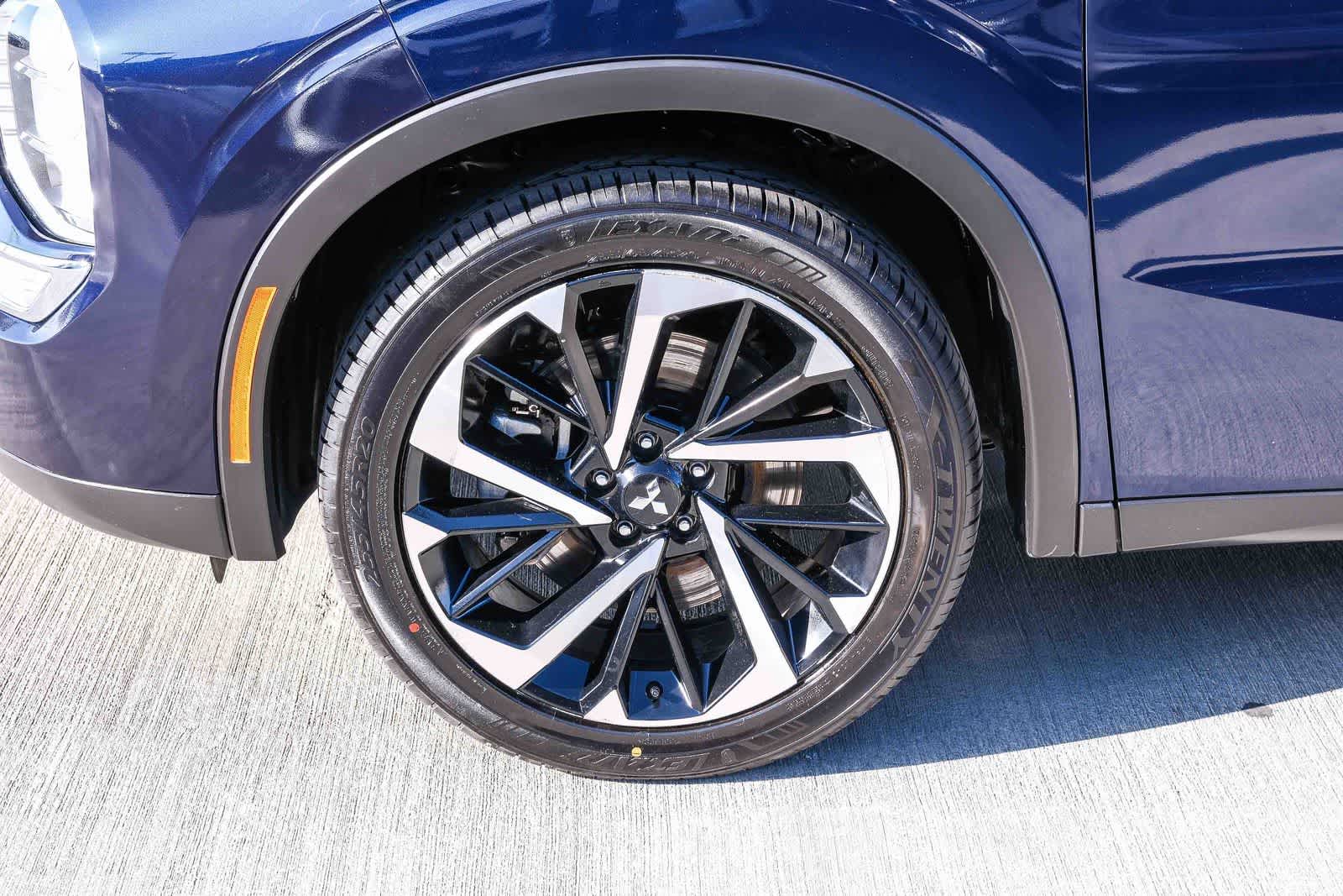 Thumbnail: 2024 Mitsubishi Outlander - 9