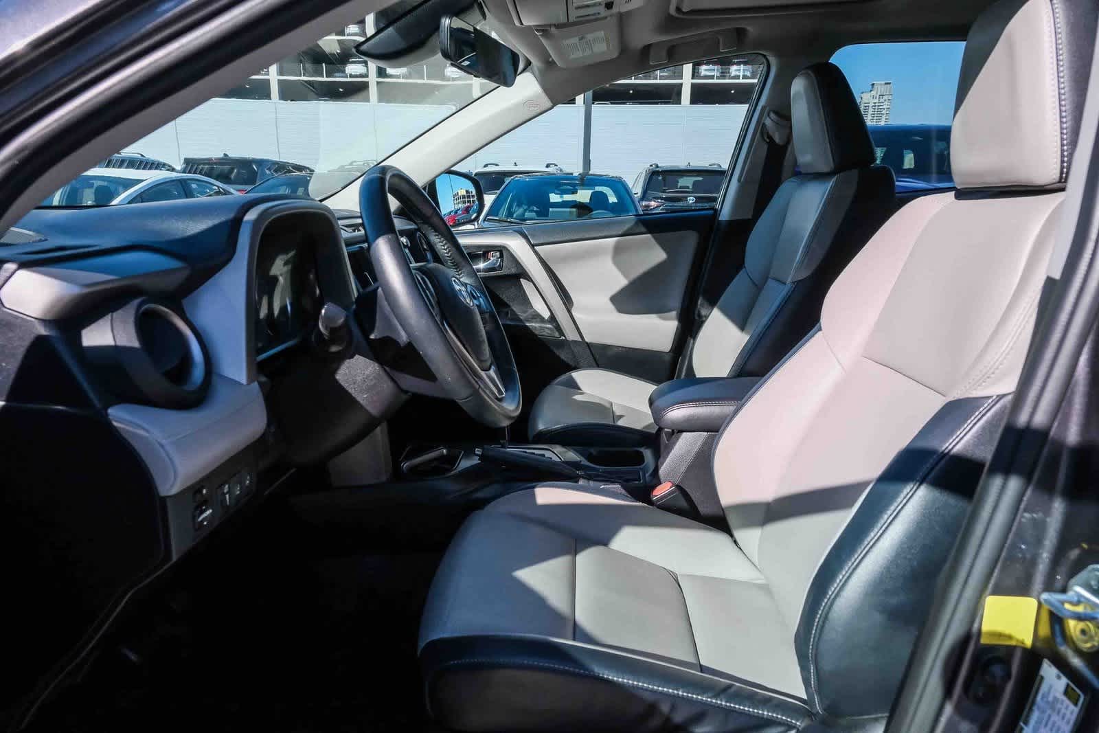 Thumbnail: 2017 Toyota RAV4 - 20