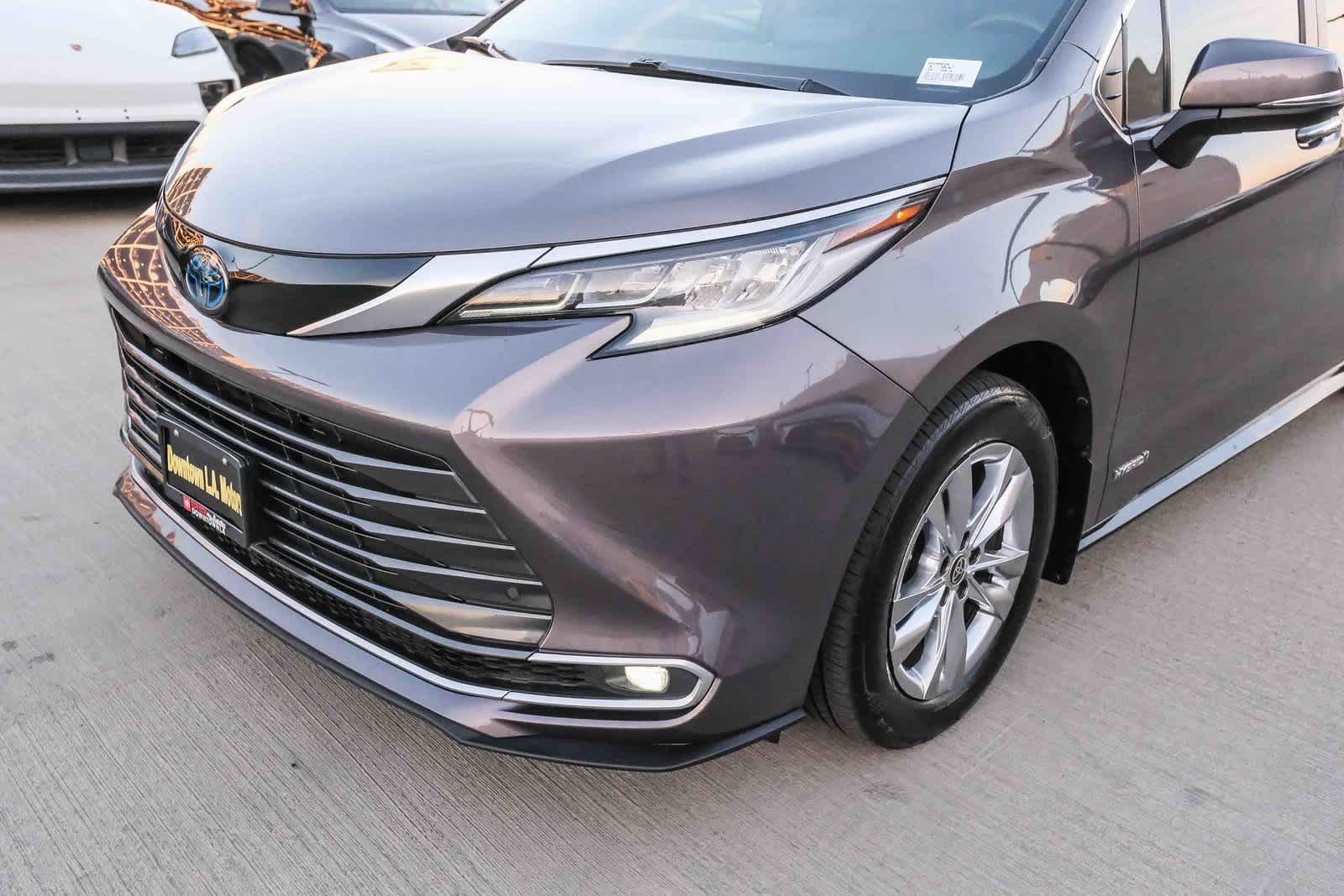 Thumbnail: 2021 Toyota Sienna - 12