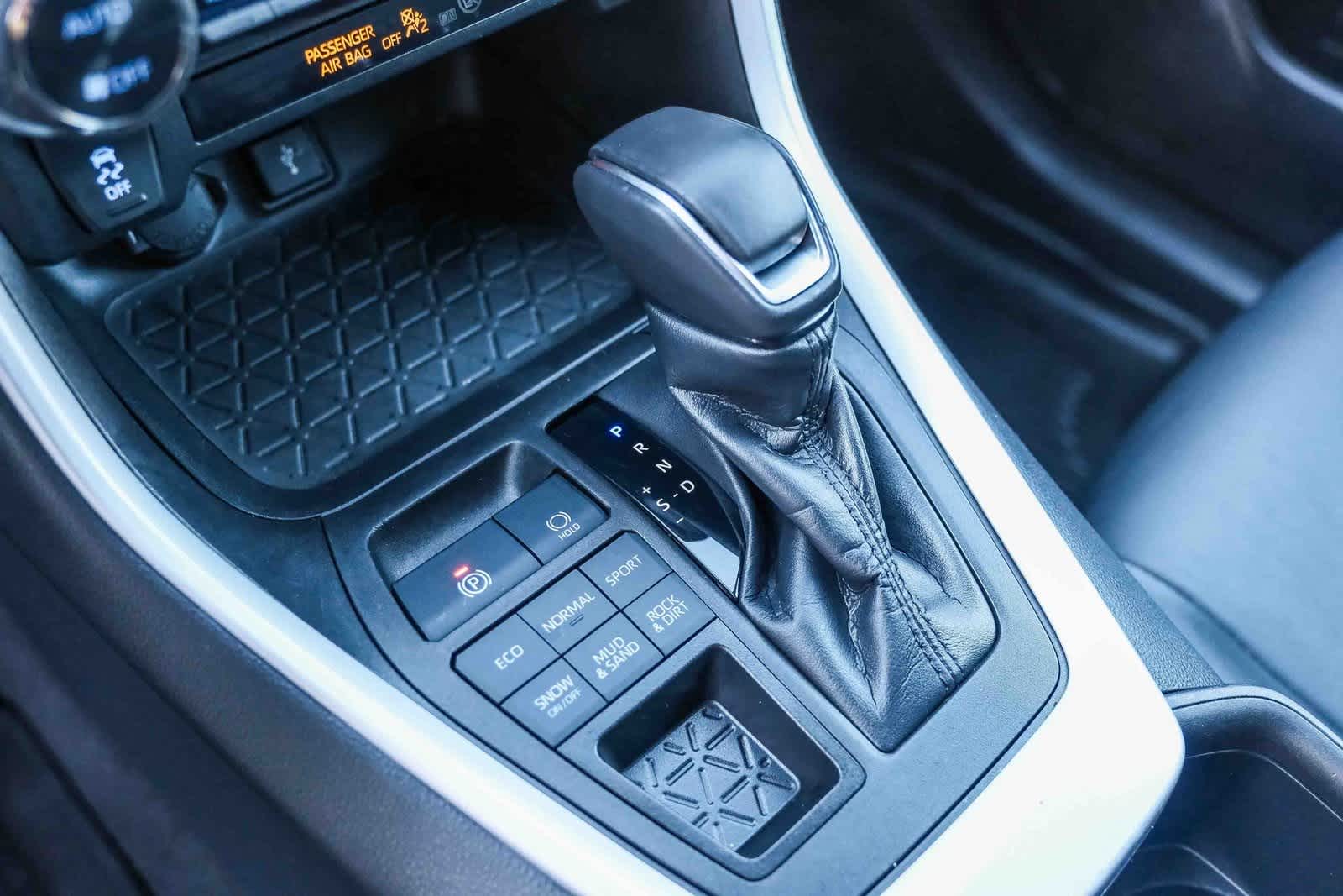 Thumbnail: 2022 Toyota RAV4 - 21