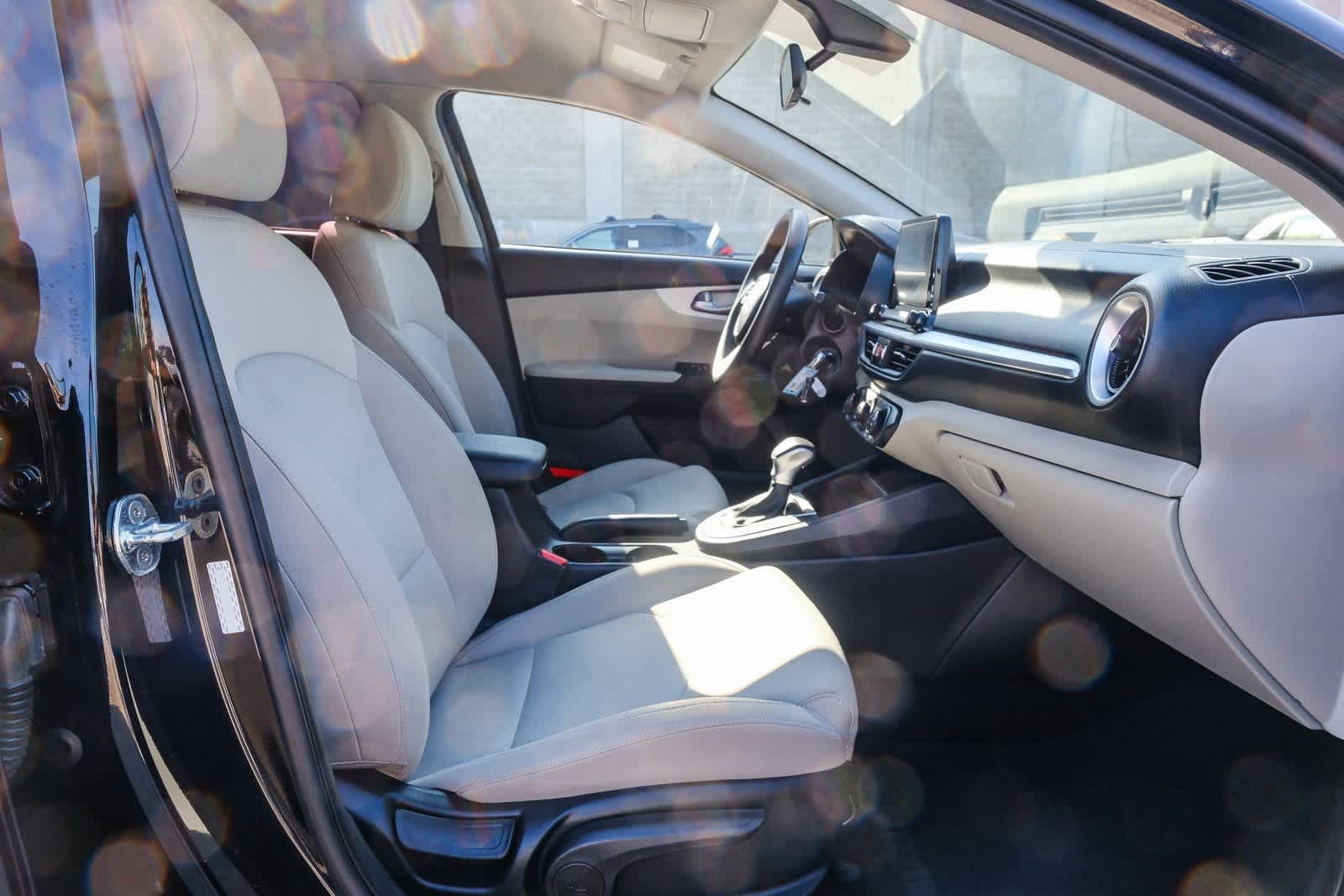 Thumbnail: 2023 Kia Forte - 18