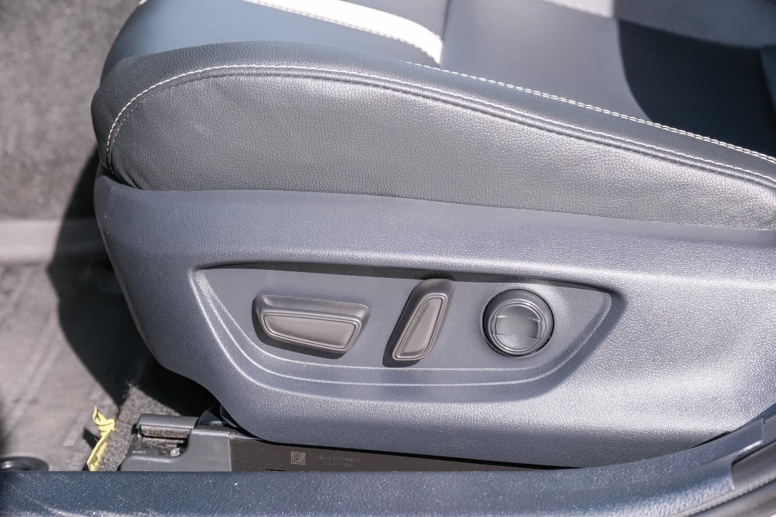 Thumbnail: 2025 Toyota Camry - 23