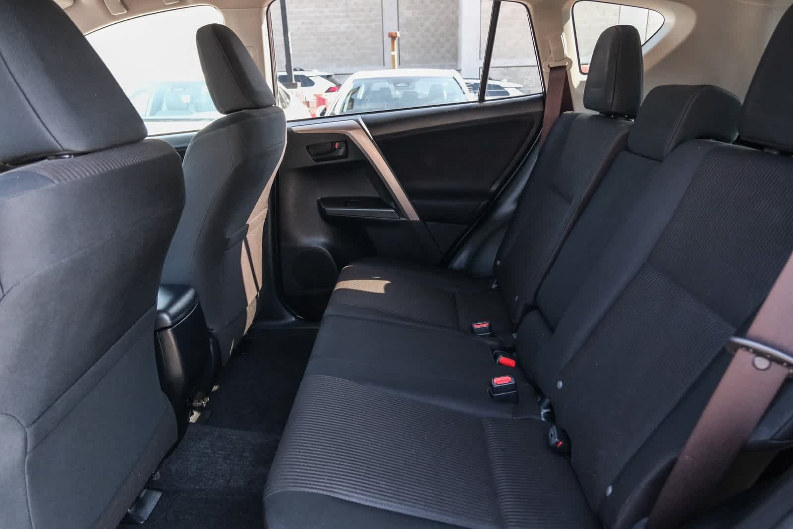 Thumbnail: 2018 Toyota RAV4 - 15