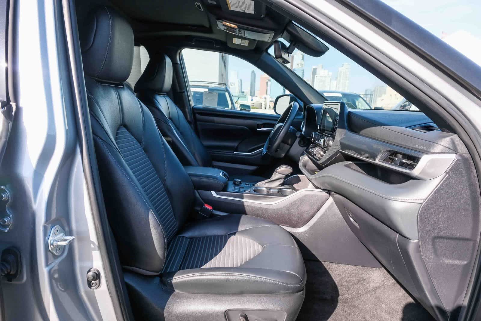 Thumbnail: 2025 Toyota Highlander - 16