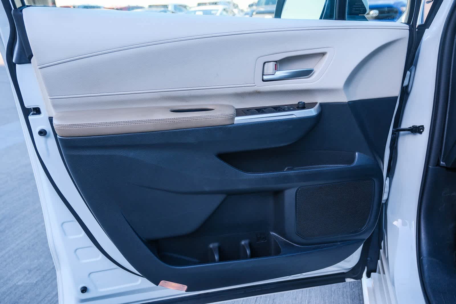 Thumbnail: 2021 Toyota Sienna - 24