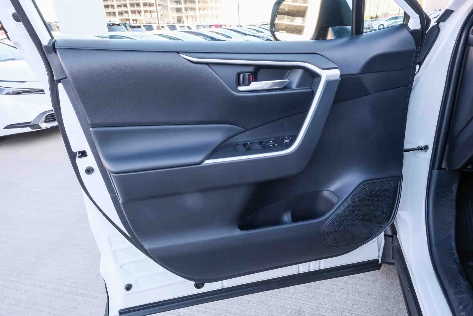 Thumbnail: 2025 Toyota RAV4 - 23