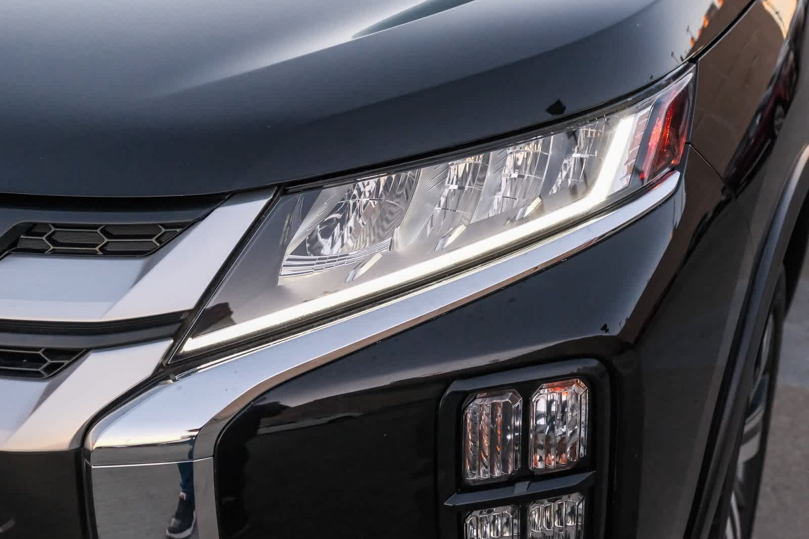 Thumbnail: 2023 Mitsubishi Outlander Sport - 12