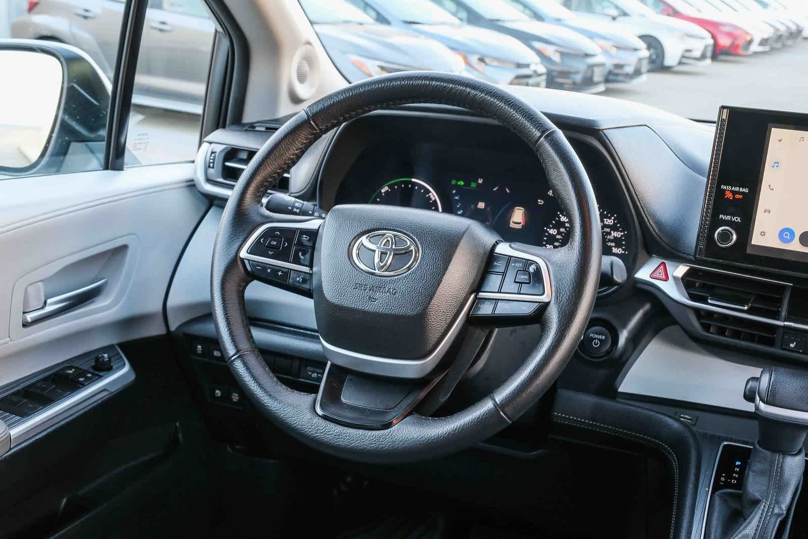 Thumbnail: 2025 Toyota Sienna - 17