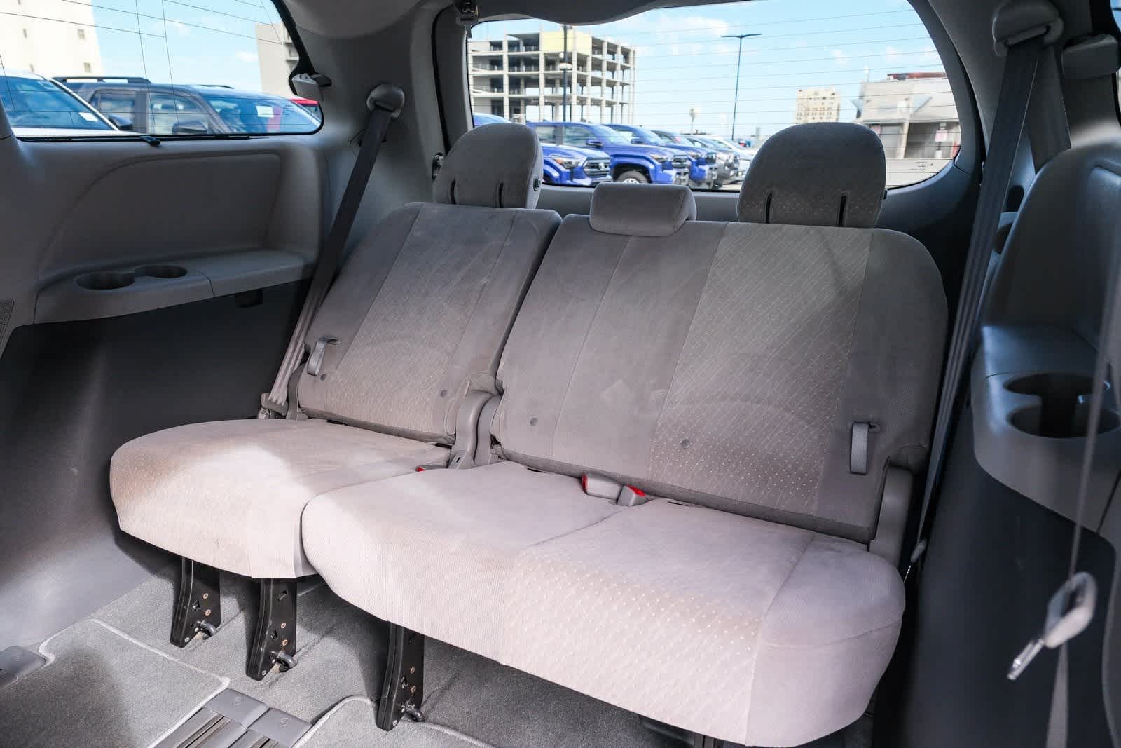 Thumbnail: 2020 Toyota Sienna - 20