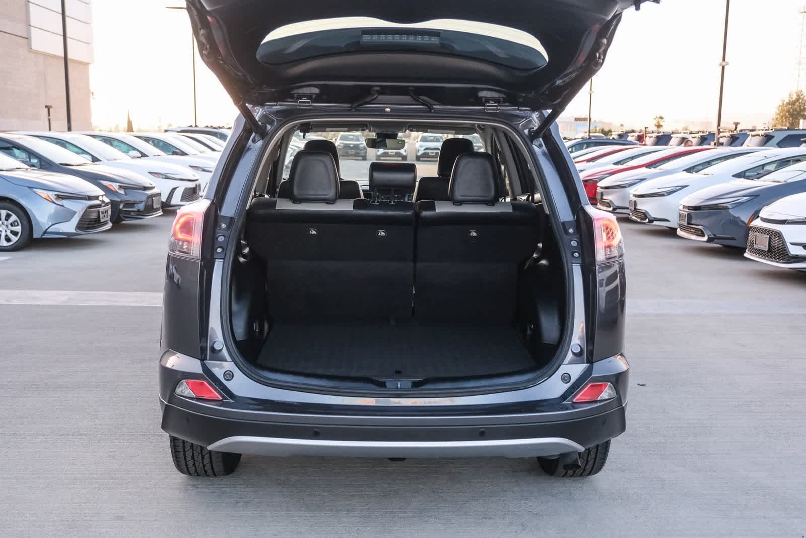 Thumbnail: 2017 Toyota RAV4 - 27