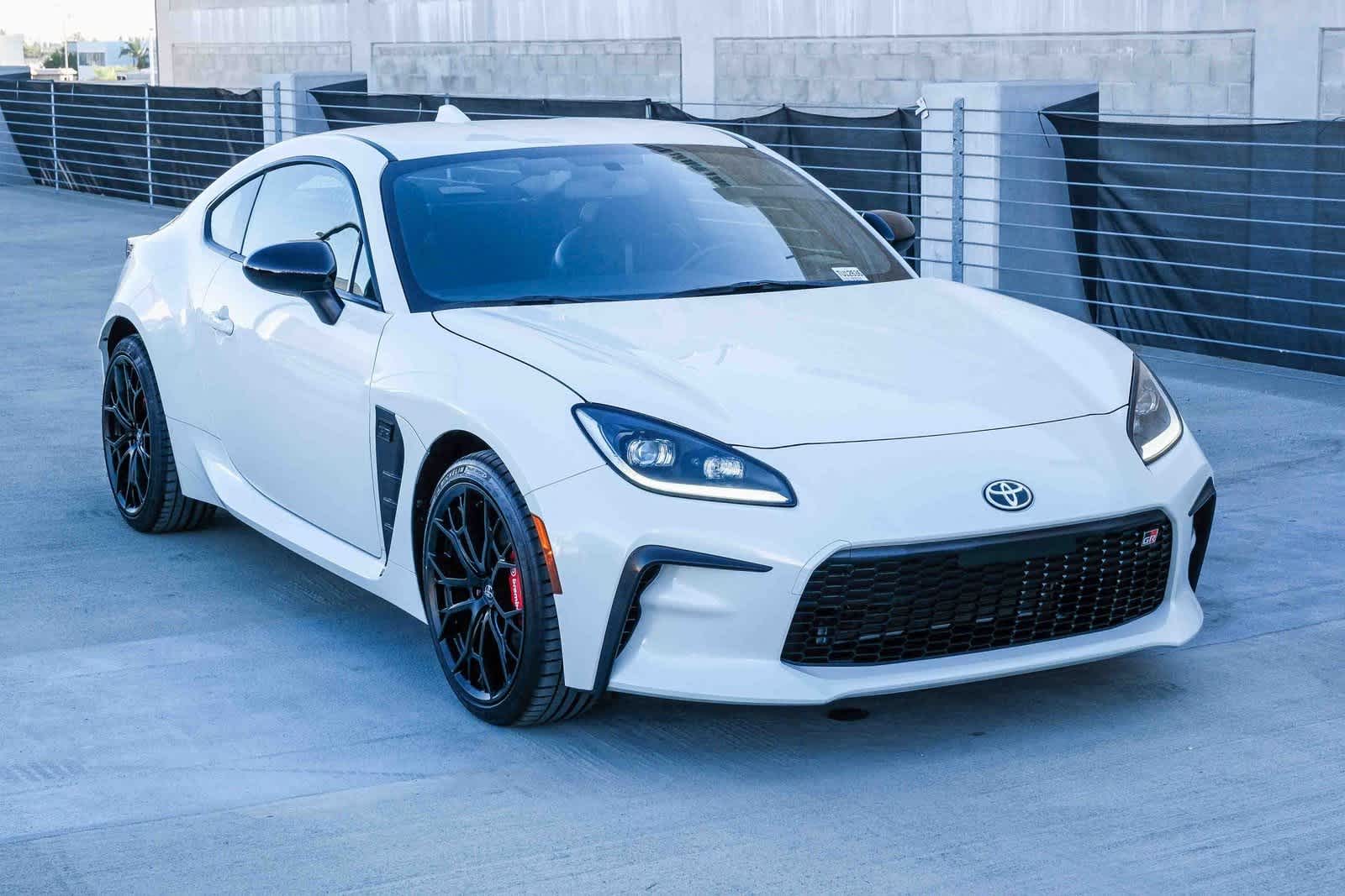 Thumbnail: 2025 Toyota GR86 - 3