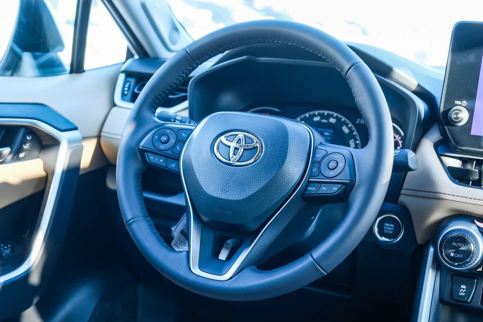 Thumbnail: 2025 Toyota RAV4 - 17