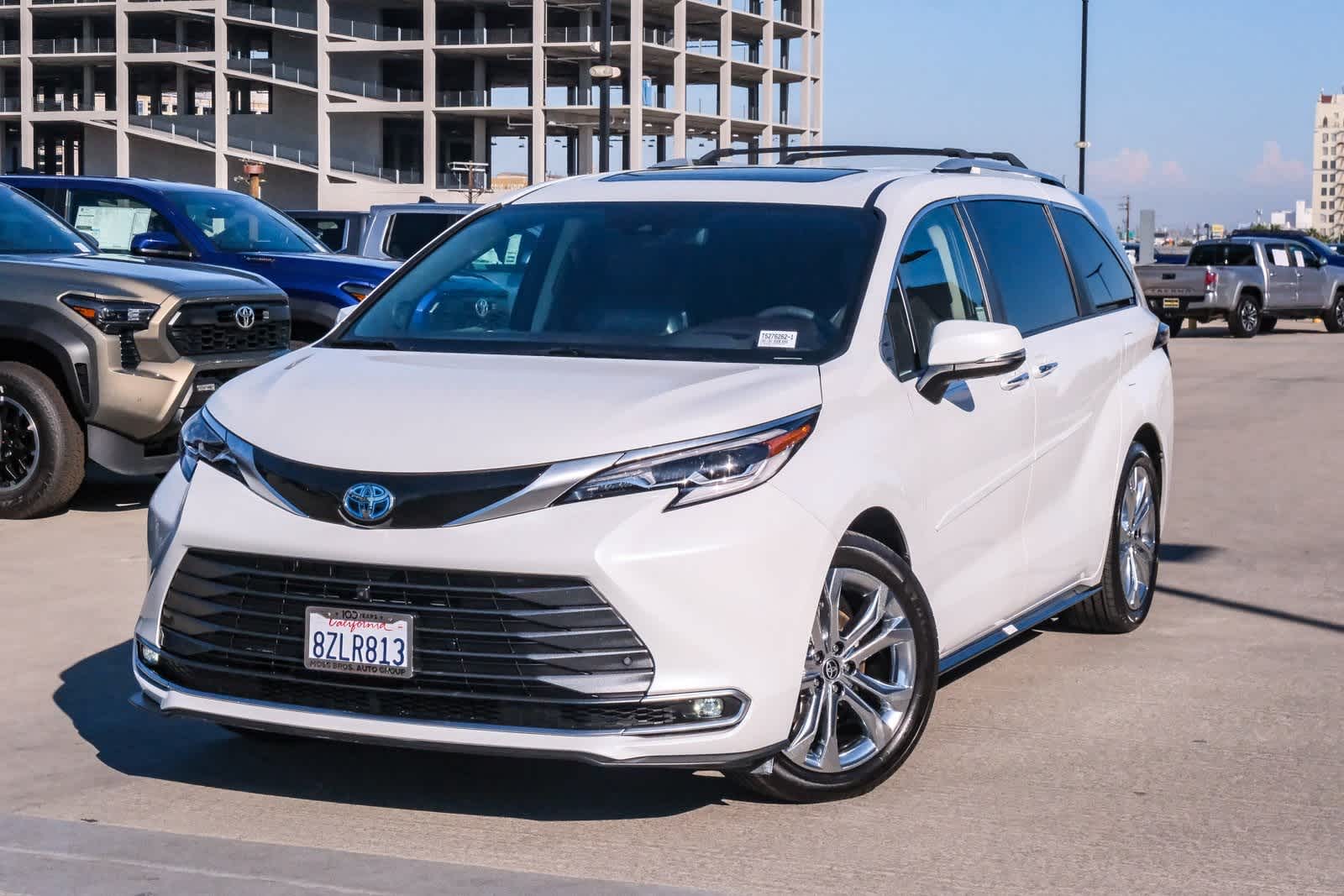 Thumbnail: 2022 Toyota Sienna - 1