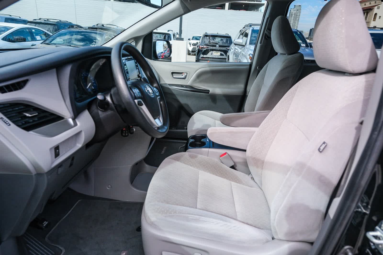 Thumbnail: 2020 Toyota Sienna - 21