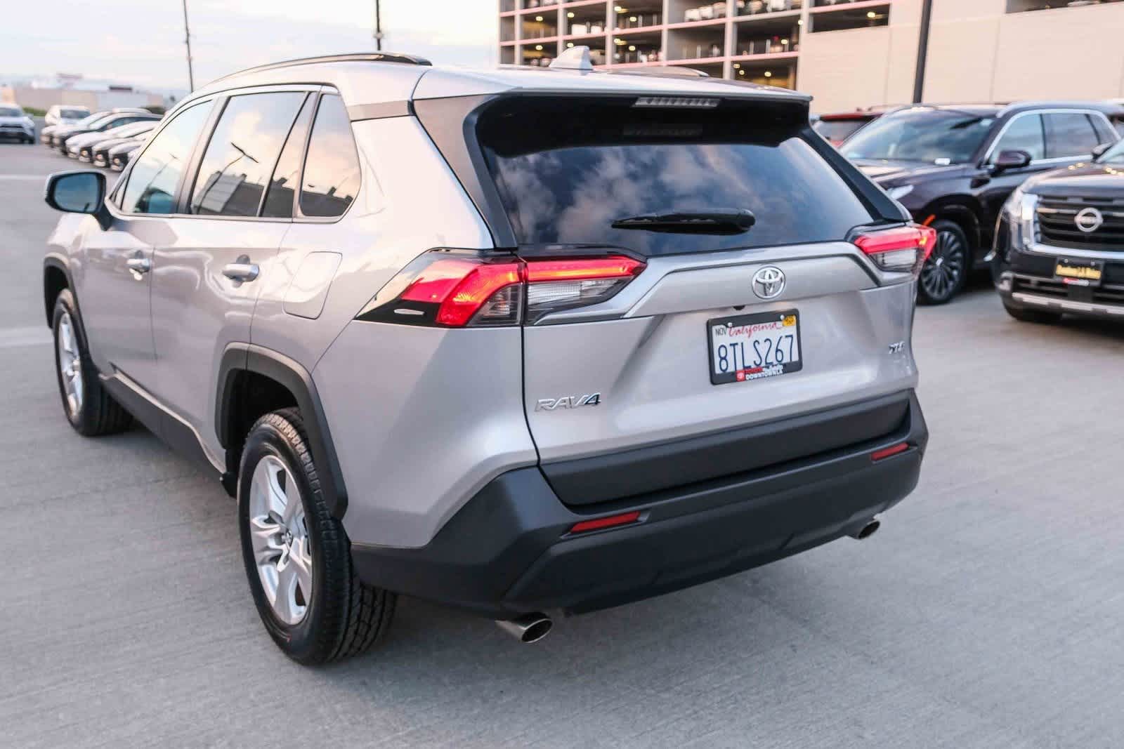 Thumbnail: 2021 Toyota RAV4 - 8