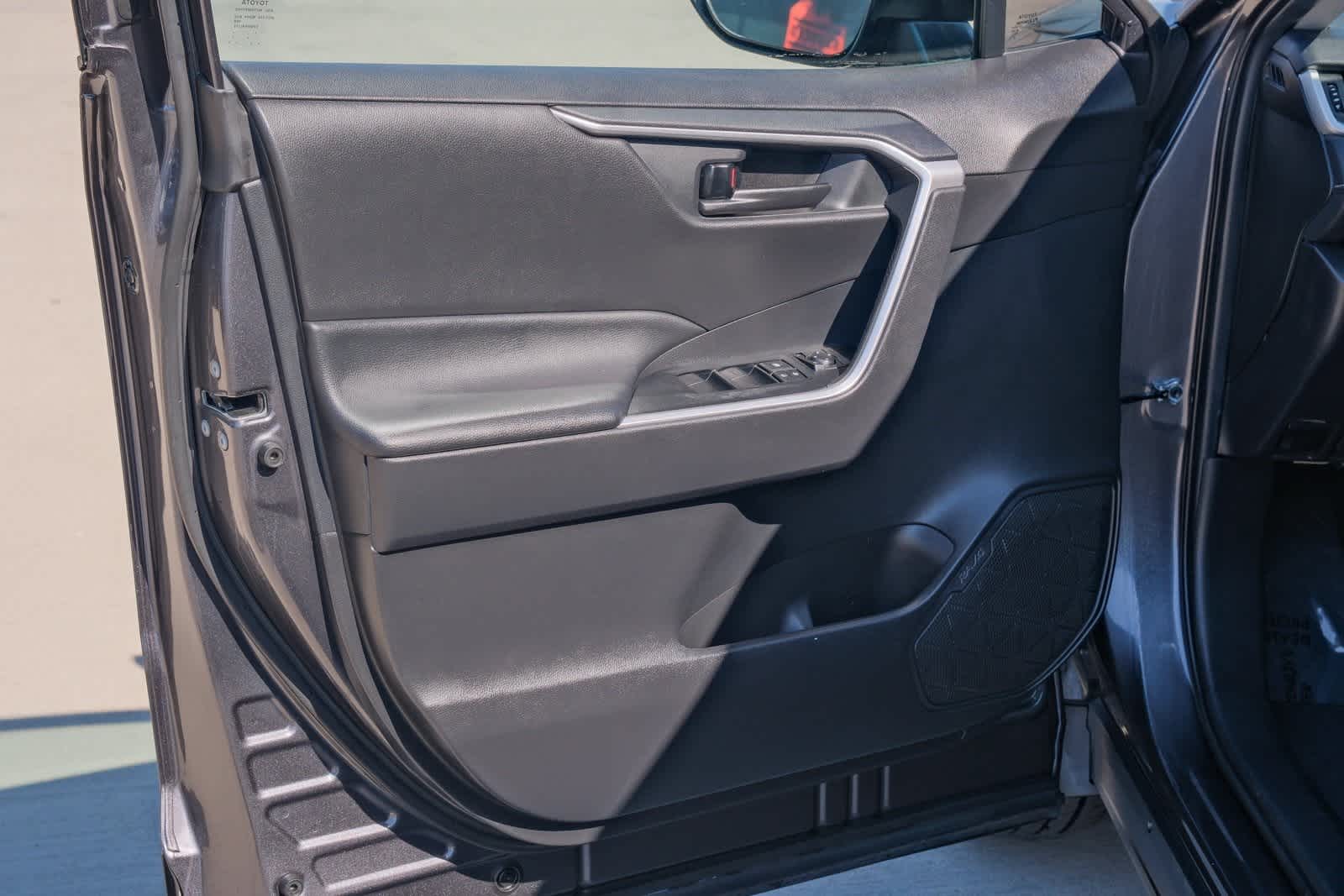 Thumbnail: 2020 Toyota RAV4 - 20