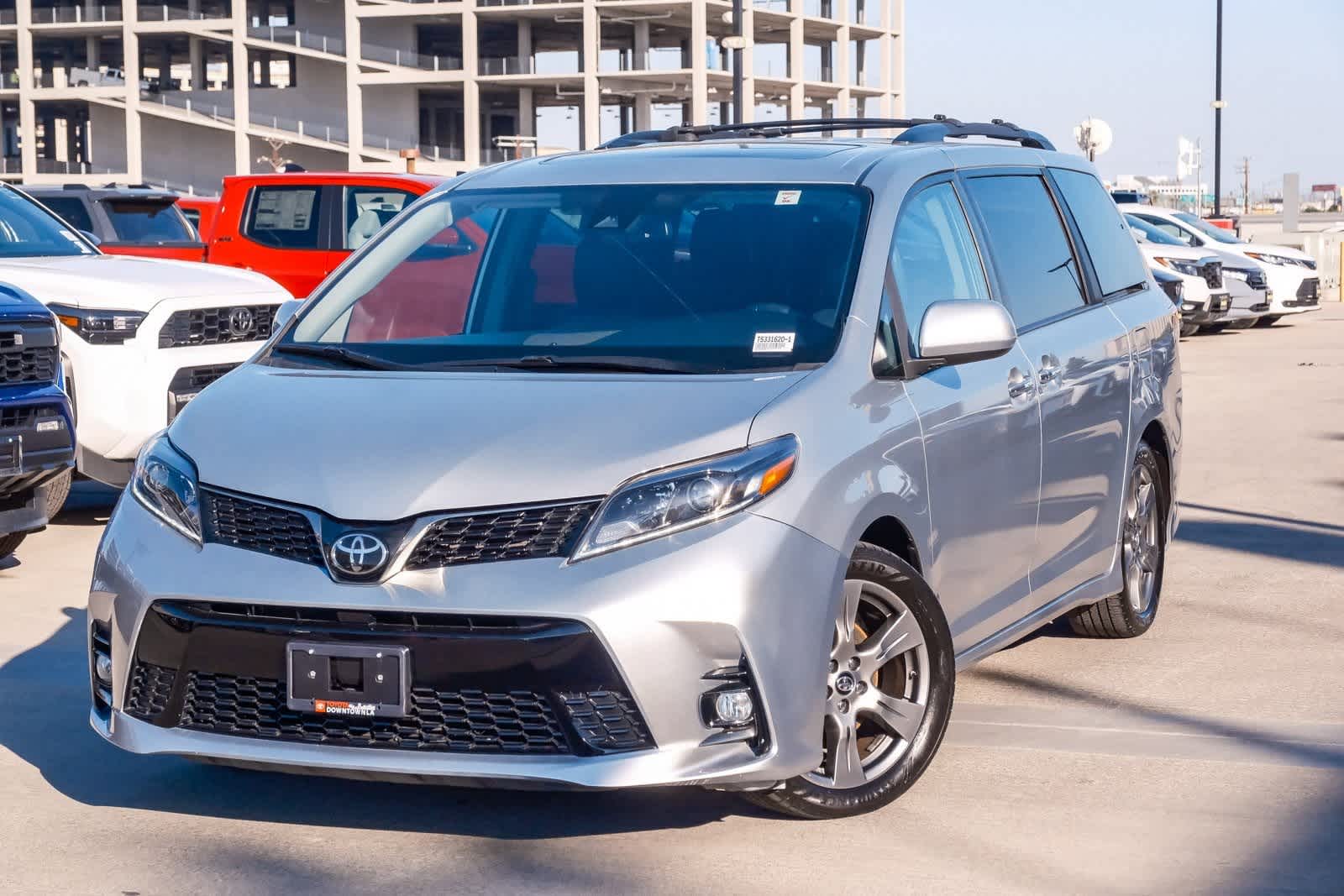 Thumbnail: 2019 Toyota Sienna - 1