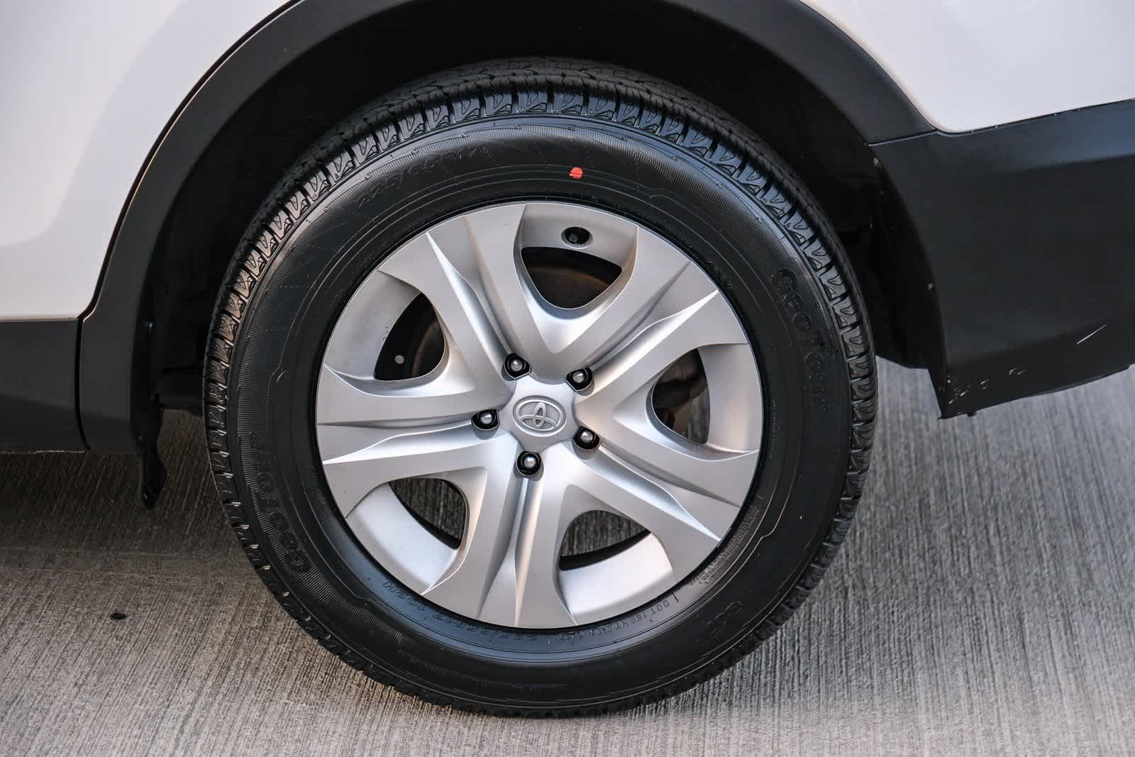 Thumbnail: 2015 Toyota RAV4 - 9