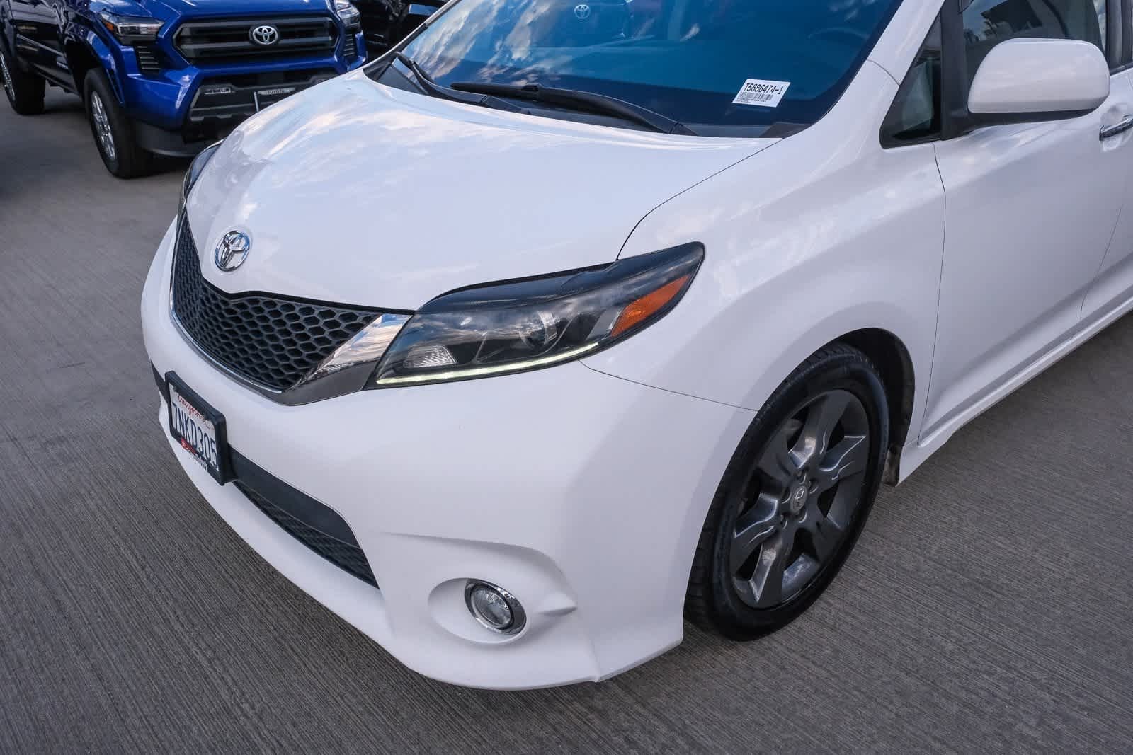 Thumbnail: 2015 Toyota Sienna - 12