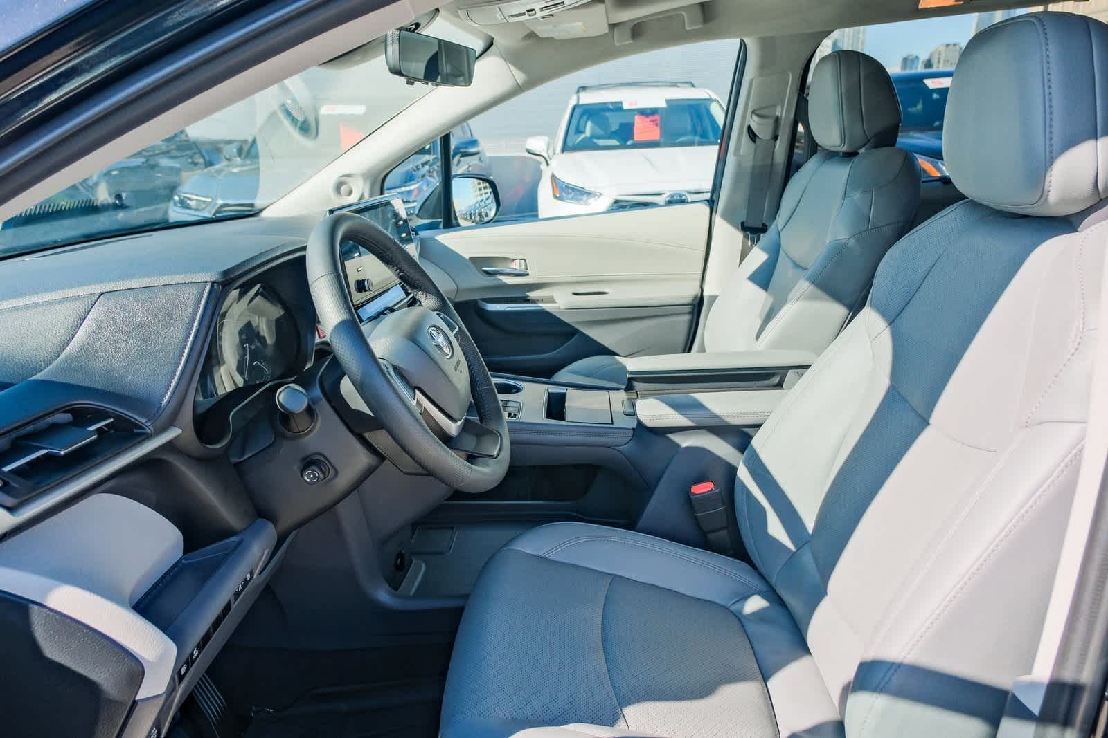 Thumbnail: 2024 Toyota Sienna - 22
