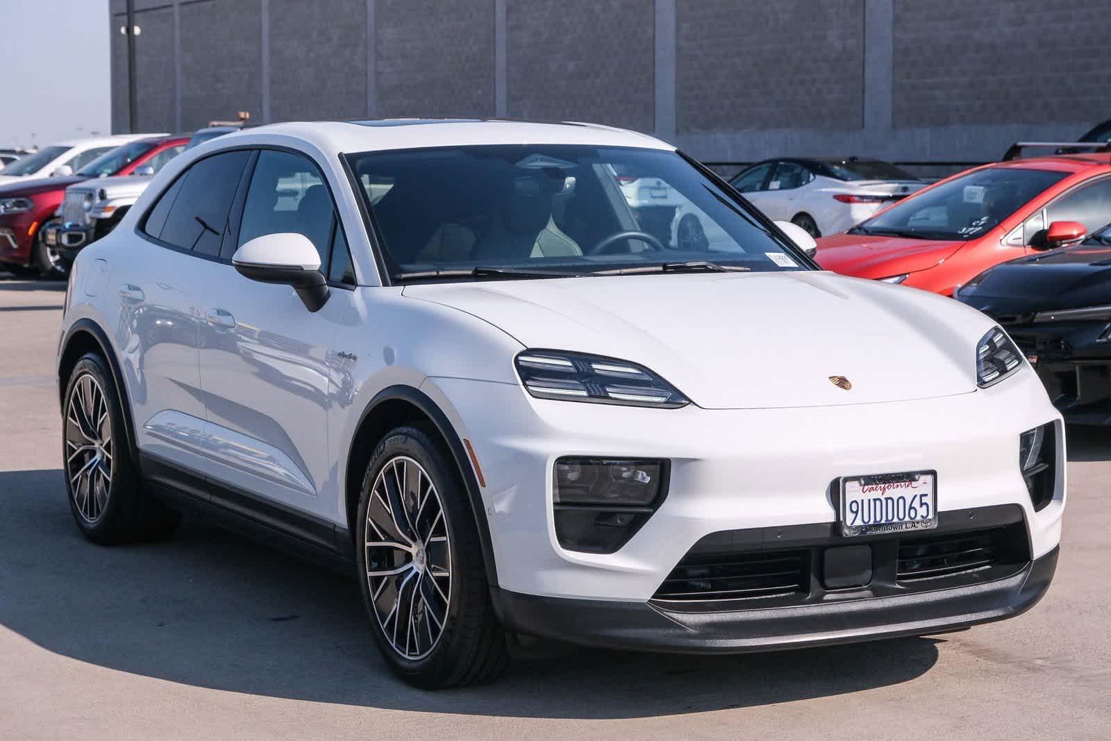 Thumbnail: 2024 Porsche Macan - 3