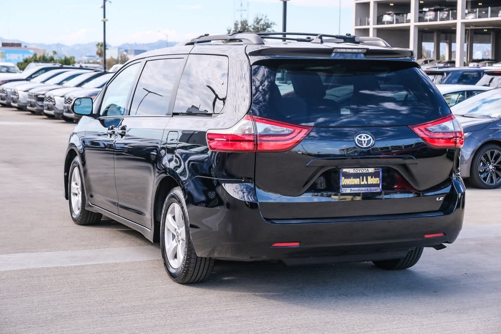 Thumbnail: 2020 Toyota Sienna - 6