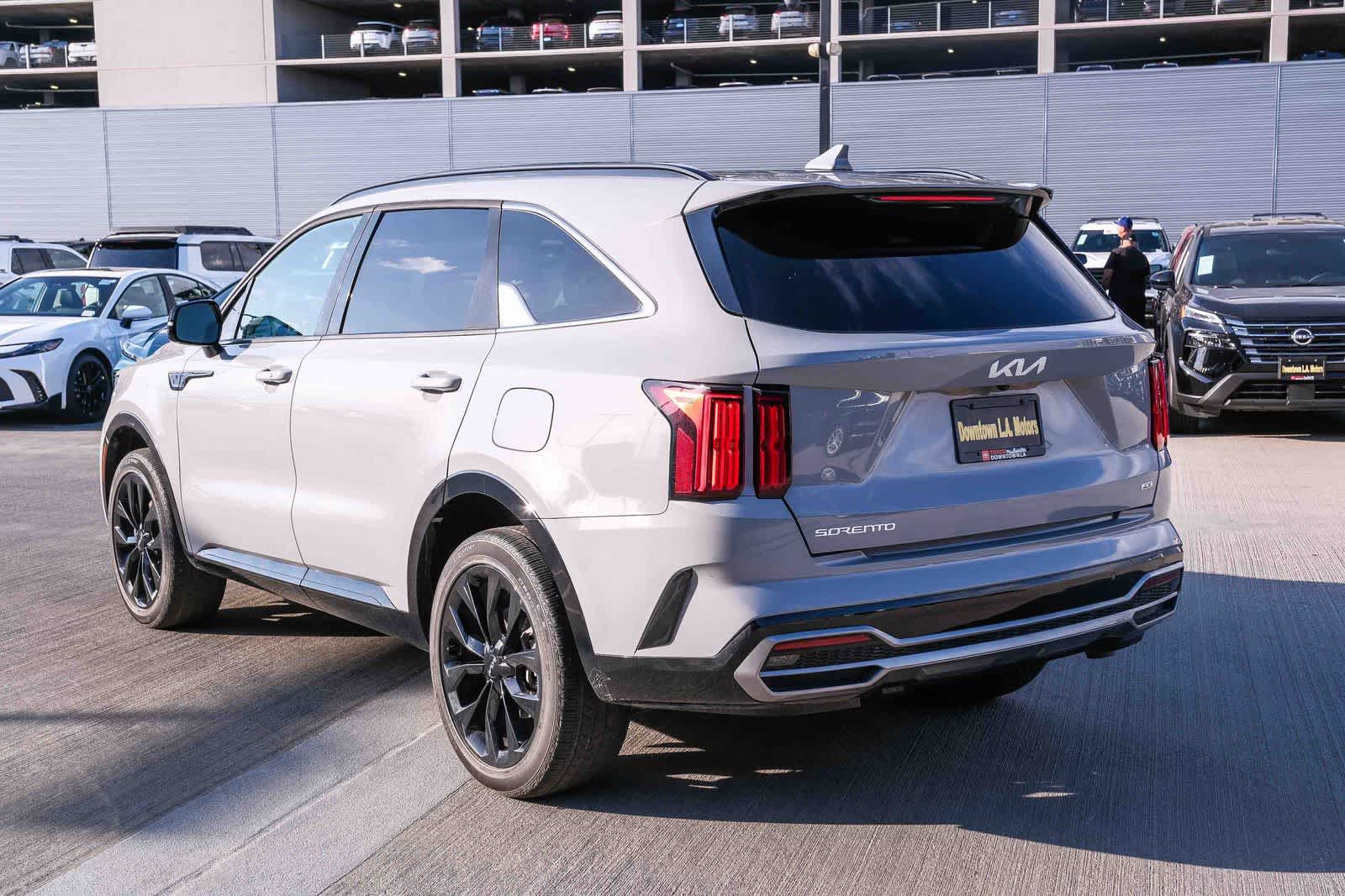 Thumbnail: 2023 Kia Sorento - 6