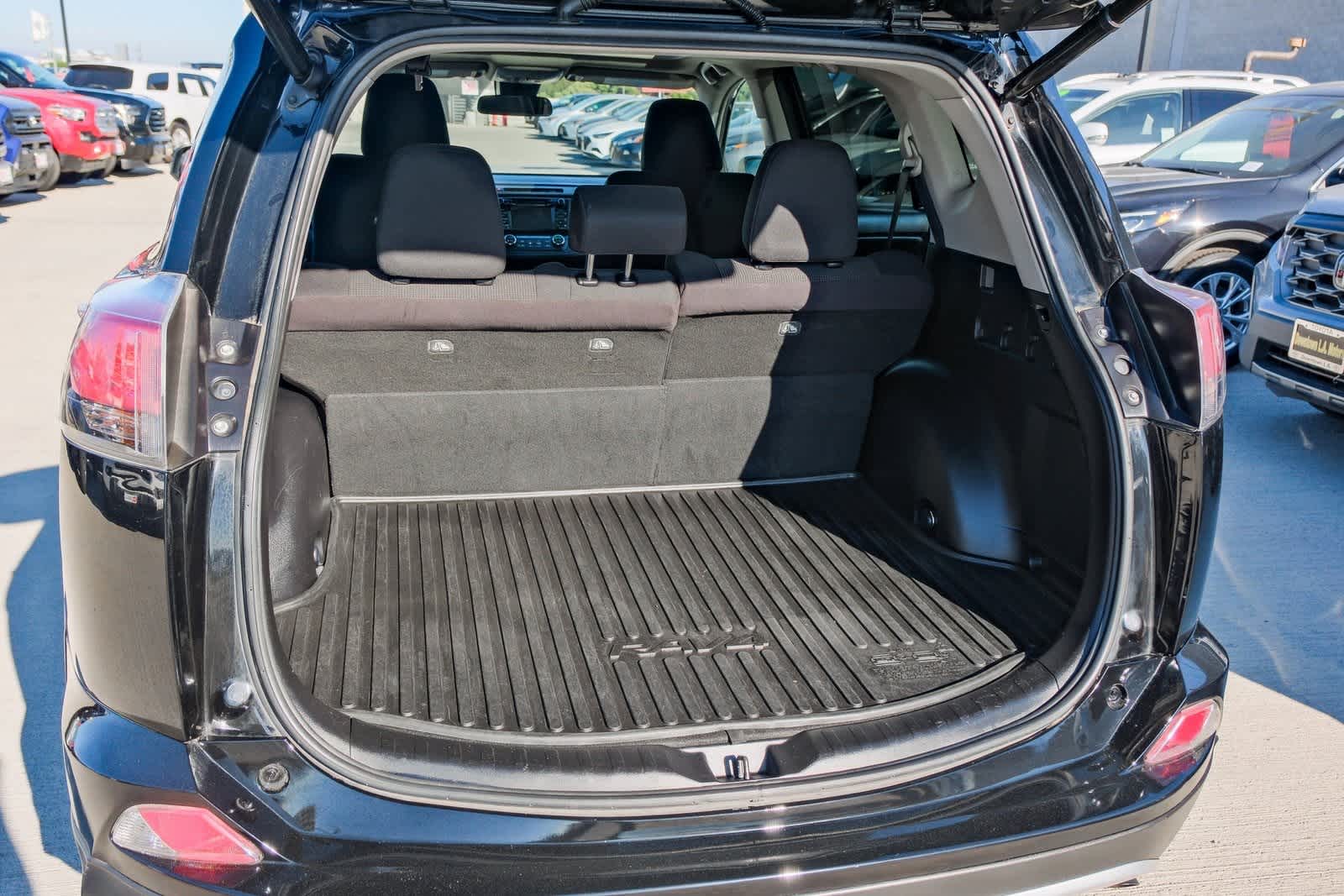 Thumbnail: 2017 Toyota RAV4 - 27