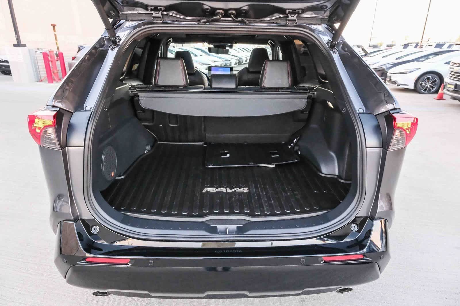 Thumbnail: 2025 Toyota RAV4 - 28