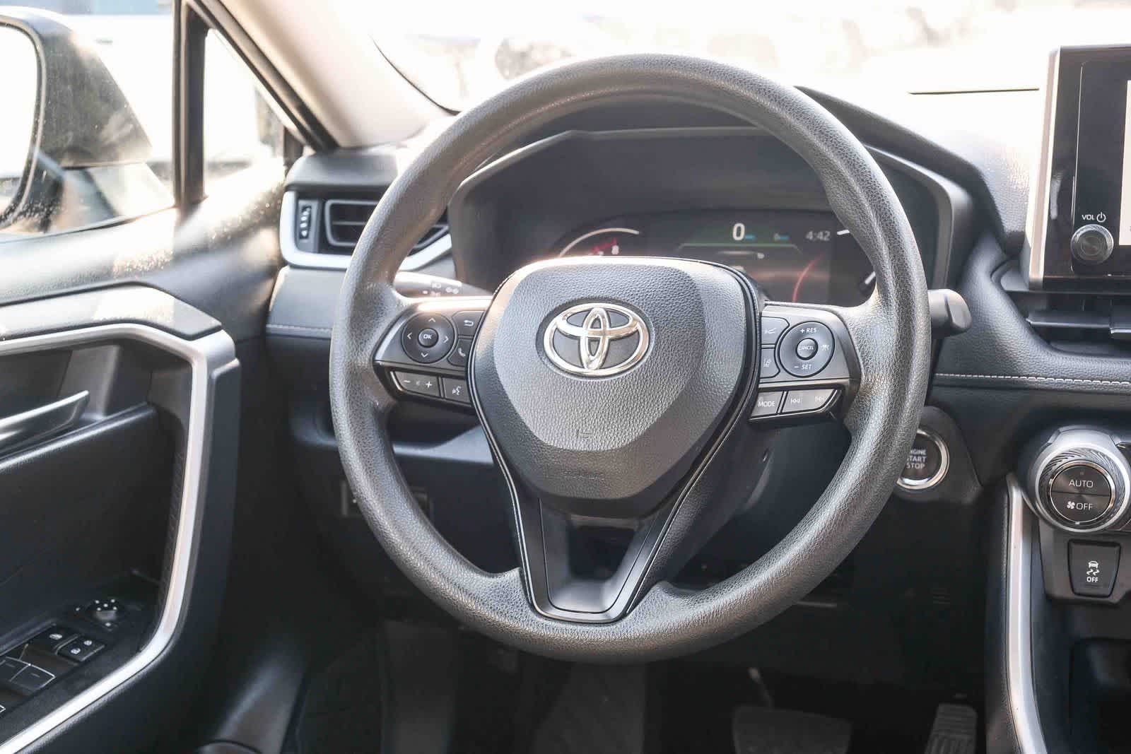 Thumbnail: 2024 Toyota RAV4 - 17