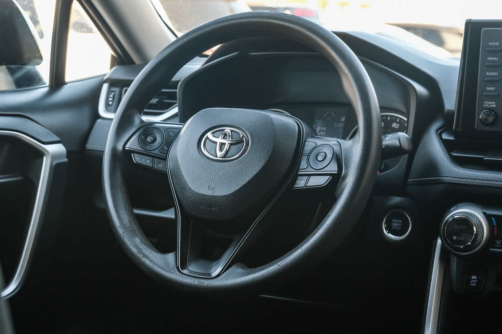 Thumbnail: 2022 Toyota RAV4 - 17