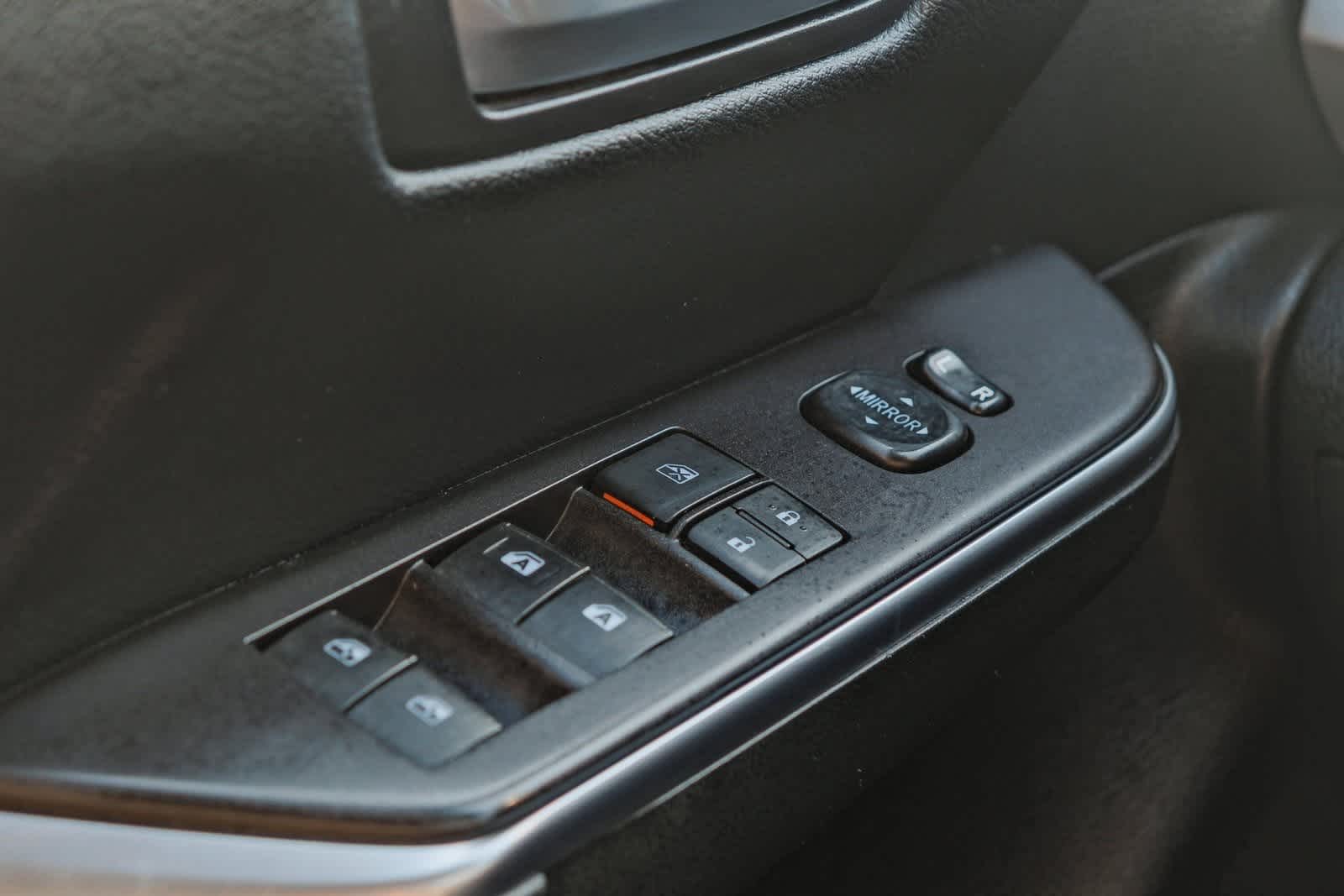 Thumbnail: 2016 Toyota Camry - 17