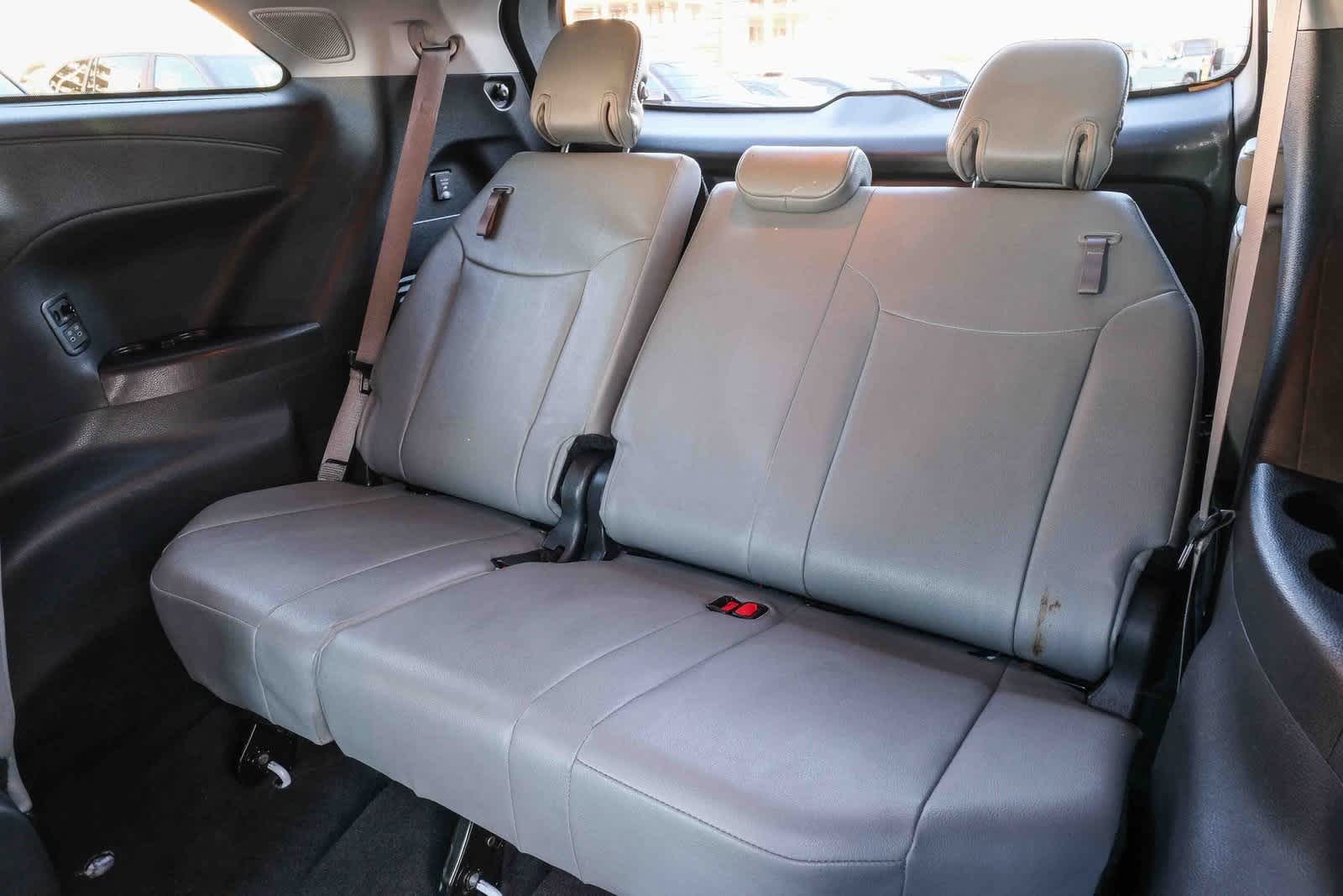 Thumbnail: 2025 Toyota Sienna - 20