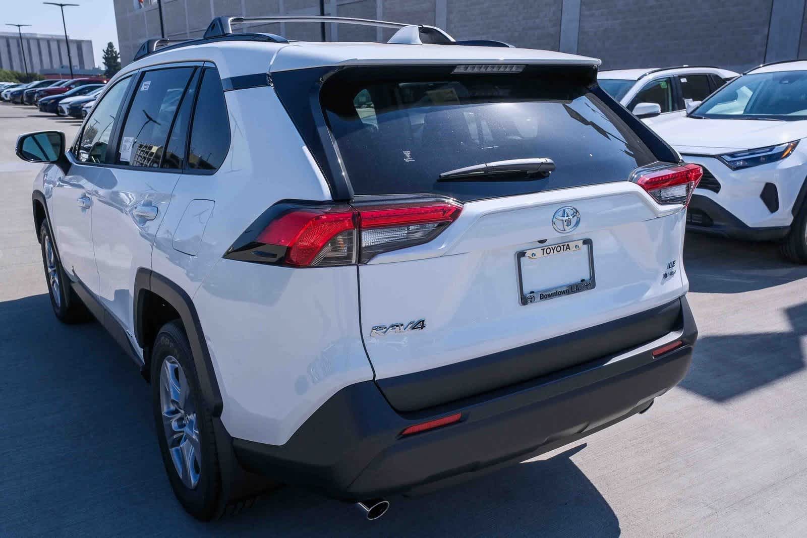 Thumbnail: 2025 Toyota RAV4 - 8