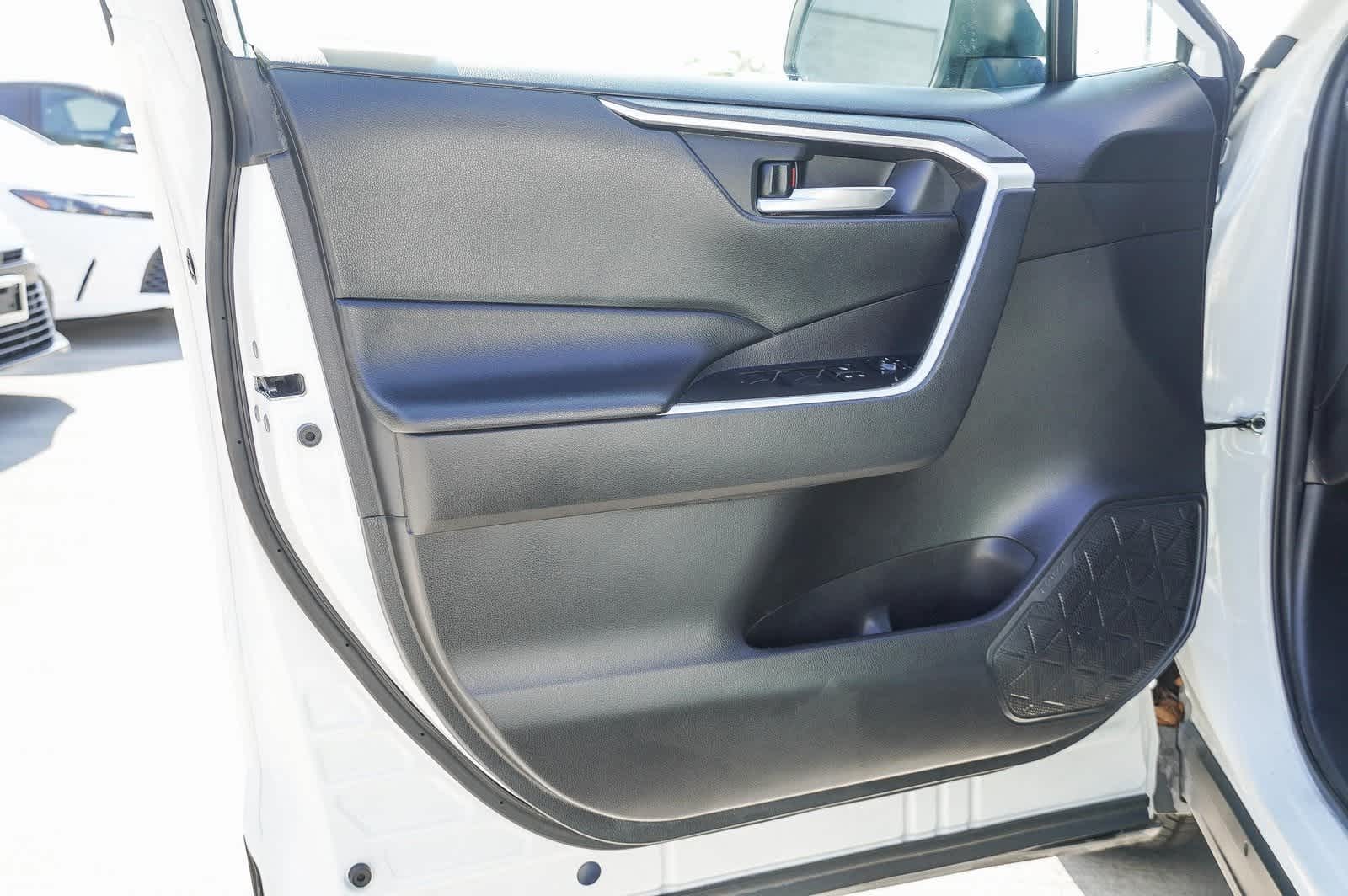 2021 Toyota RAV4 XLE 20