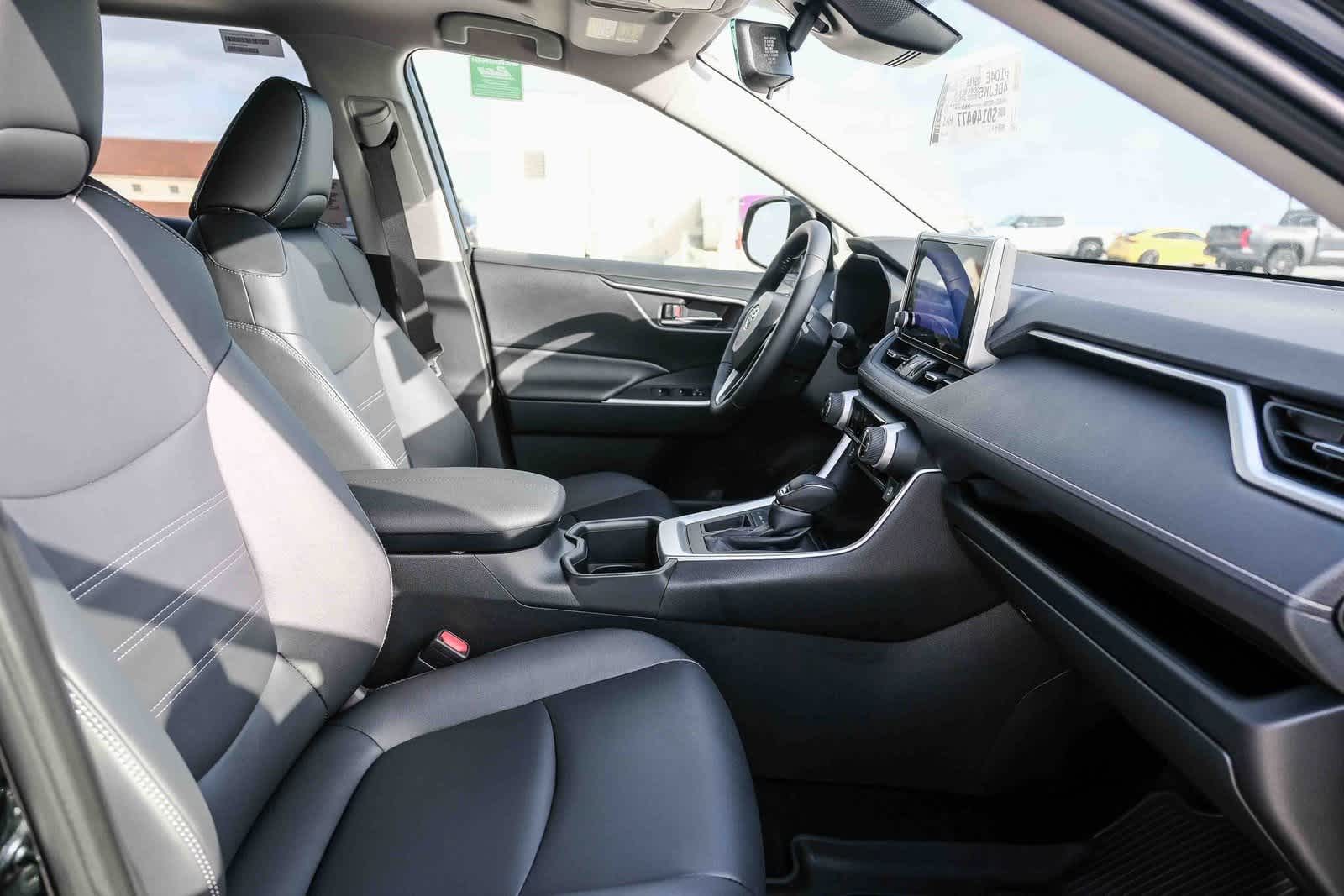 Thumbnail: 2025 Toyota RAV4 - 18