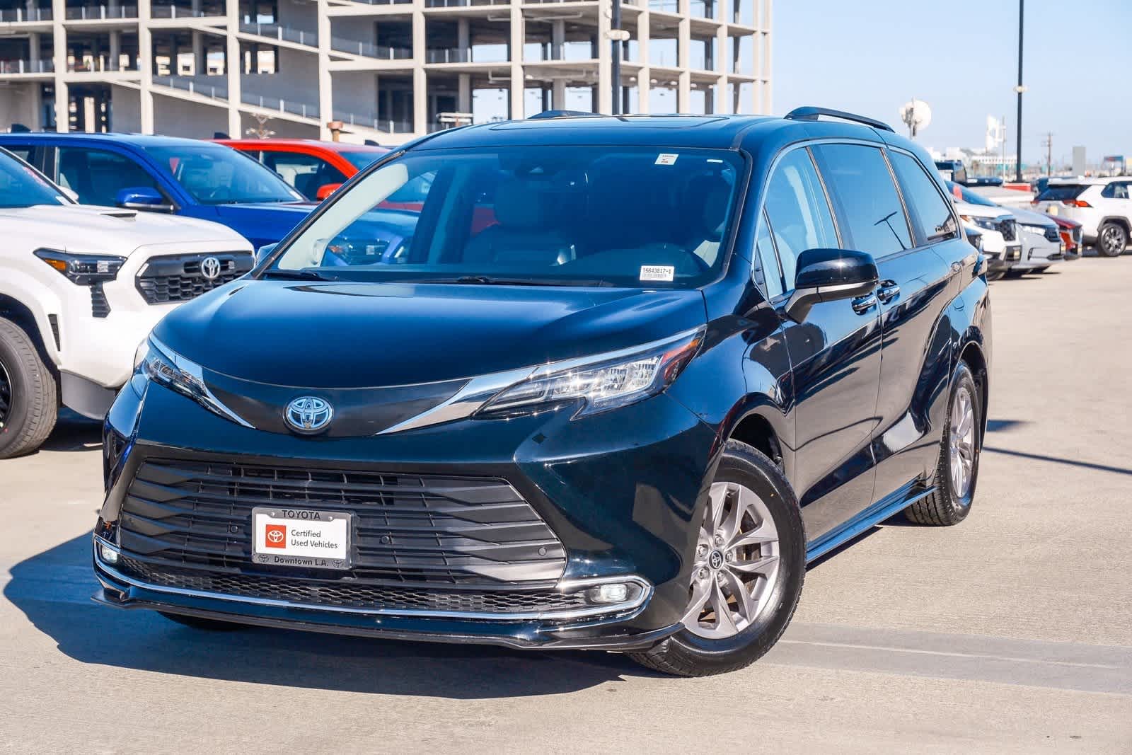 Thumbnail: 2021 Toyota Sienna - 1